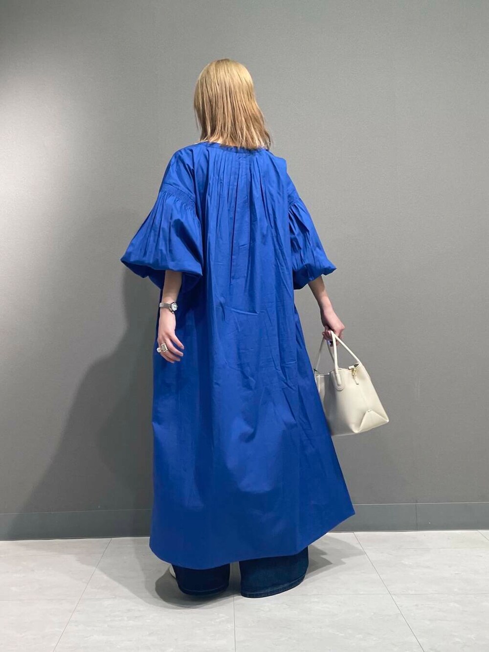 「アーバンリサーチ、カジュアルコーデ、アーバンリサーチドアーズ、doors、20代、ドアーズ、160cm、ミディアムヘア、春カラーコーデ、骨格ナチュラル、lee101」｜「URBAN RESEARCH DOORSの2WAYハンドルバッグ（ショルダーバッグ、ホワイト系）」を使った、tskyuunaさん（レディース・160cm）の春コーディネートの5枚目の写真