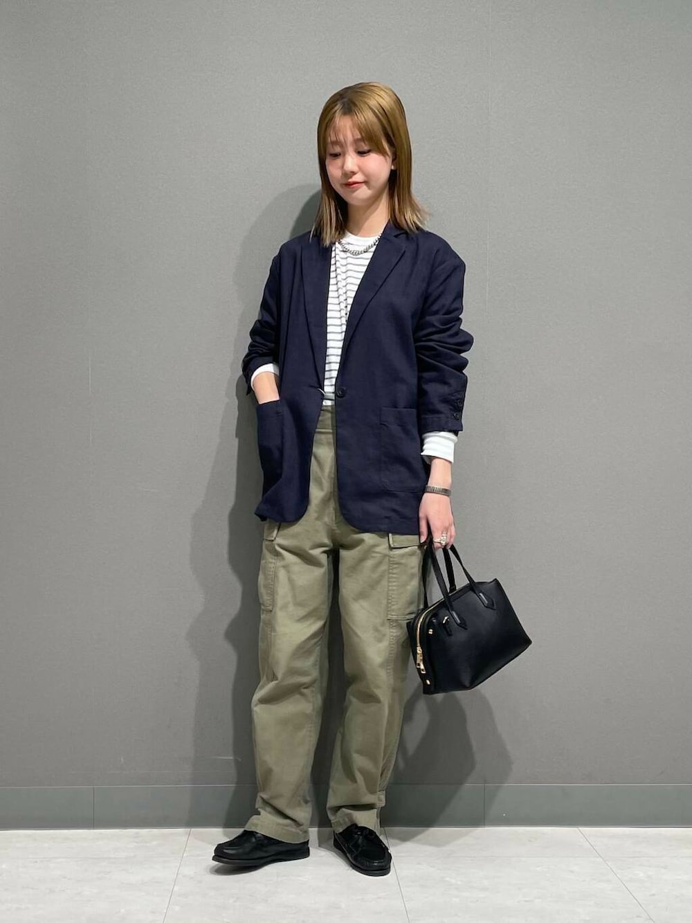 「アーバンリサーチ、カジュアルコーデ、アーバンリサーチドアーズ、newarrival、doors、20代、ドアーズ、160cm、ミディアムヘア、骨格ナチュラル、ベーシックアイテムで作る最旬コーデ、骨格ナチュラル×カジュアル、春のジャケットスタイル」｜「FORK&SPOONのFORK&SPOON　CAVEボーダーロングスリーブTシャツ（Tシャツ/カットソー、ホワイト系）」を使った、tskyuunaさん（レディース・160cm）の春コーディネートの5枚目の写真