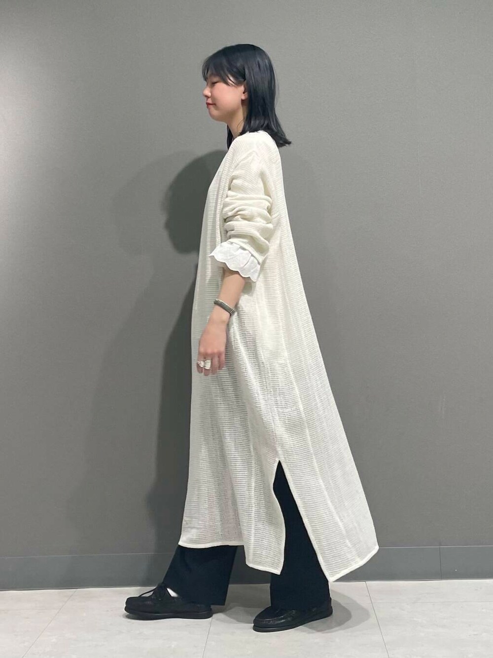 「アーバンリサーチ、カジュアルコーデ、アーバンリサーチドアーズ、newarrival、doors、20代、ドアーズ、160cm、ミディアムヘア、骨格ナチュラル」｜「URBAN RESEARCH DOORSのスカラップスリーブギャザーブラウス（シャツ/ブラウス、ホワイト系）」を使った、tskyuunaさん（レディース・160cm）の春コーディネートの2枚目の写真