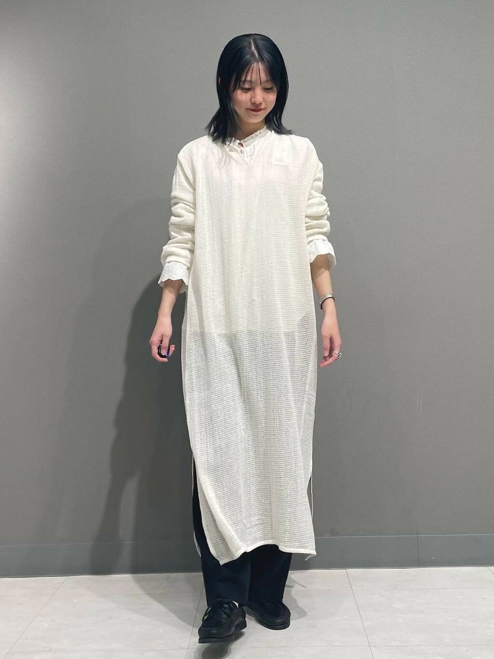 「アーバンリサーチ、カジュアルコーデ、アーバンリサーチドアーズ、newarrival、doors、20代、ドアーズ、160cm、ミディアムヘア、骨格ナチュラル」｜「URBAN RESEARCH DOORSのスカラップスリーブギャザーブラウス（シャツ/ブラウス、ホワイト系）」を使った、tskyuunaさん（レディース・160cm）の春コーディネートの4枚目の写真