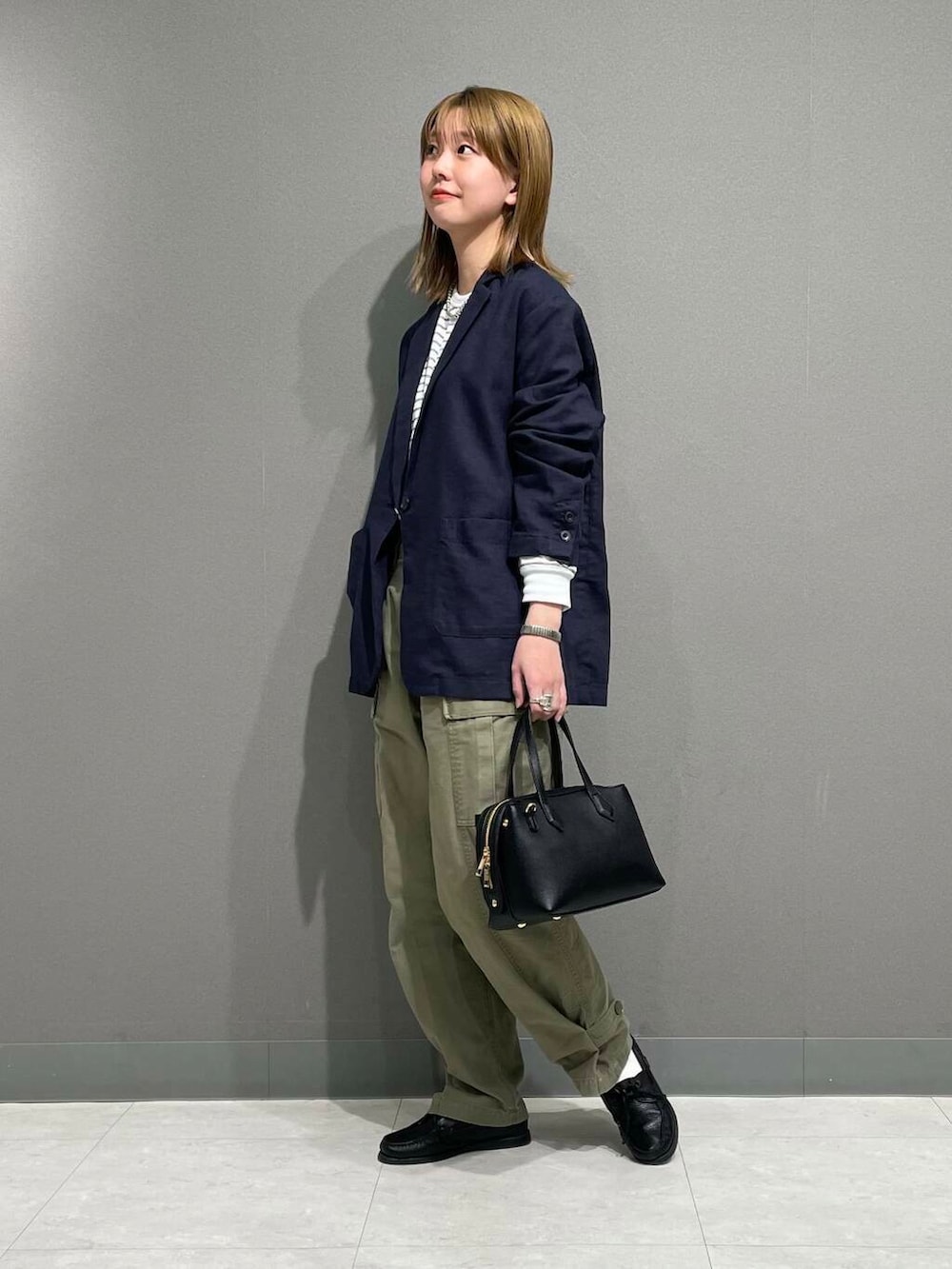 「アーバンリサーチ、カジュアルコーデ、アーバンリサーチドアーズ、newarrival、doors、20代、ドアーズ、160cm、ミディアムヘア、骨格ナチュラル、ベーシックアイテムで作る最旬コーデ、骨格ナチュラル×カジュアル、春のジャケットスタイル」｜「FORK&SPOONのFORK&SPOON　CAVEボーダーロングスリーブTシャツ（Tシャツ/カットソー、ホワイト系）」を使った、tskyuunaさん（レディース・160cm）の春コーディネートの3枚目の写真