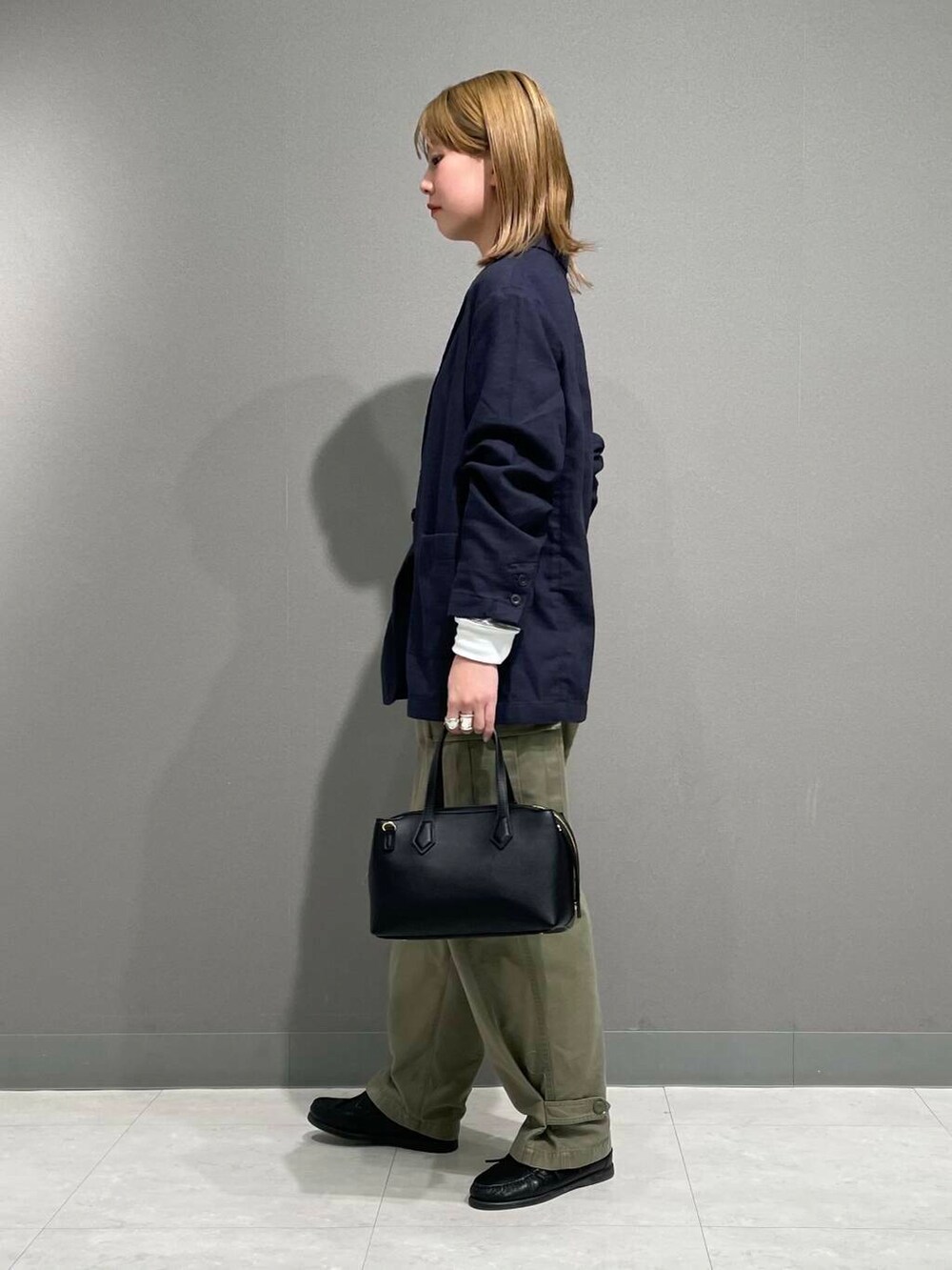 「アーバンリサーチ、カジュアルコーデ、アーバンリサーチドアーズ、newarrival、doors、20代、ドアーズ、160cm、ミディアムヘア、骨格ナチュラル、ベーシックアイテムで作る最旬コーデ、骨格ナチュラル×カジュアル、春のジャケットスタイル」｜「FORK&SPOONのFORK&SPOON　CAVEボーダーロングスリーブTシャツ（Tシャツ/カットソー、ホワイト系）」を使った、tskyuunaさん（レディース・160cm）の春コーディネートの4枚目の写真