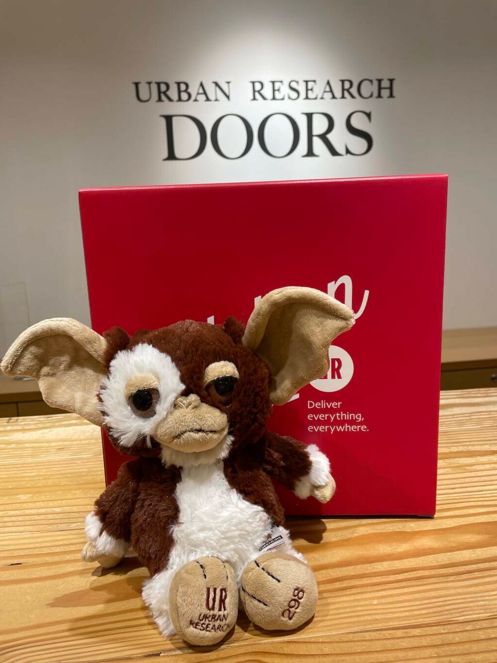 ブルー系のニット/セーター、その他のおもちゃを着用したレディースの冬コーディネートの3枚目の写真