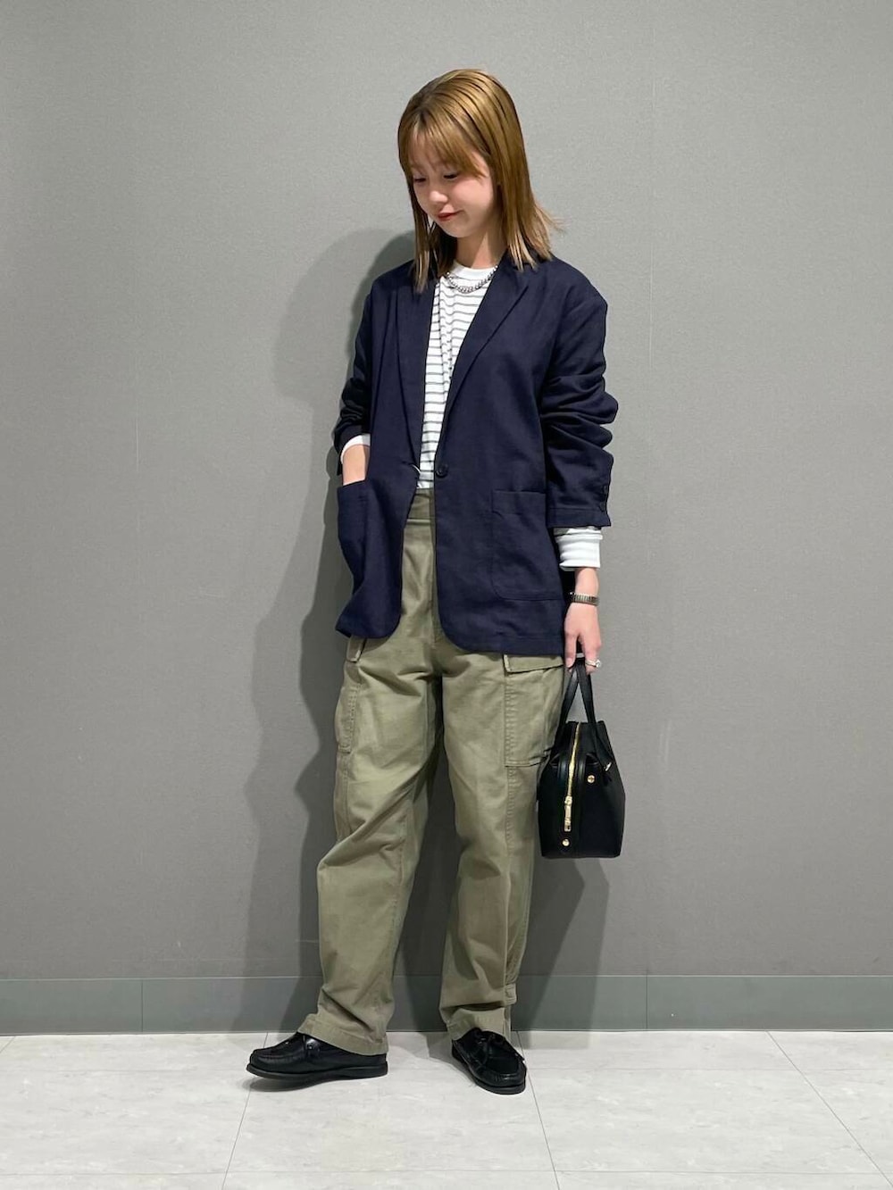 「アーバンリサーチ、カジュアルコーデ、アーバンリサーチドアーズ、newarrival、doors、20代、ドアーズ、160cm、ミディアムヘア、骨格ナチュラル、ベーシックアイテムで作る最旬コーデ、骨格ナチュラル×カジュアル、春のジャケットスタイル」｜「FORK&SPOONのFORK&SPOON　CAVEボーダーロングスリーブTシャツ（Tシャツ/カットソー、ホワイト系）」を使った、tskyuunaさん（レディース・160cm）の春コーディネートの2枚目の写真