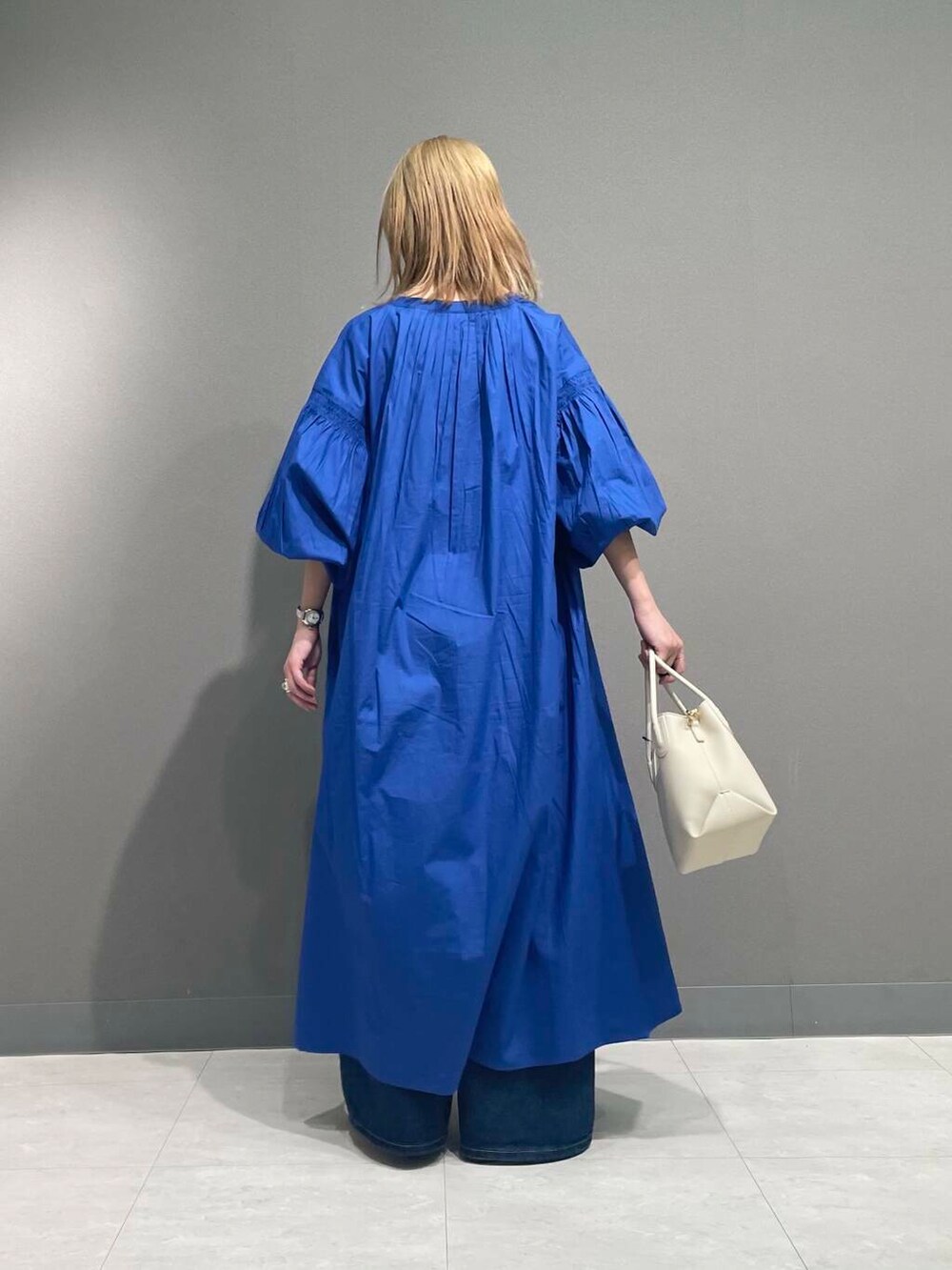 「アーバンリサーチ、カジュアルコーデ、アーバンリサーチドアーズ、doors、20代、ドアーズ、160cm、ミディアムヘア、春カラーコーデ、骨格ナチュラル、lee101」｜「URBAN RESEARCH DOORSの2WAYハンドルバッグ（ショルダーバッグ、ホワイト系）」を使った、tskyuunaさん（レディース・160cm）の春コーディネートの4枚目の写真