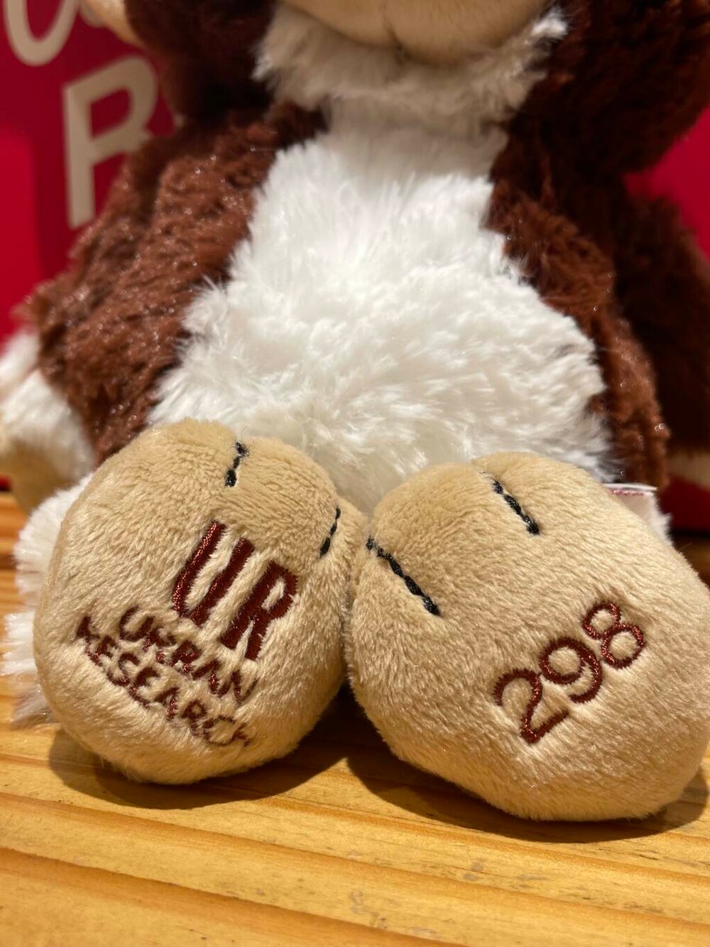 ブルー系のニット/セーター、その他のおもちゃを着用したレディースの冬コーディネートの2枚目の写真