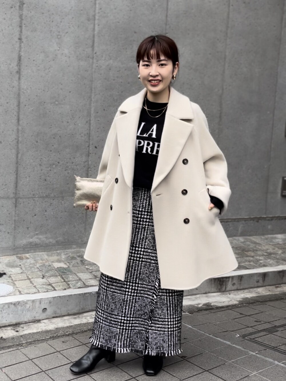 「お出かけコーデ、きれいめカジュアル、冬コーデ、秋冬コーデ、大人カジュアル、休日コーデ、骨格ウェーブ、モノトーン、低身長、低身長コーデ、低身長女子、ピーコート、ツイード、ロゴ」｜「NOLLEY’Sの◇【WEB限定】ロゴインターシャ2WAYクルーネックカーディガン（カーディガン/ボレロ、ブラック系）」を使った、KAKOさん（レディース・148cm）の秋コーディネートの2枚目の写真
