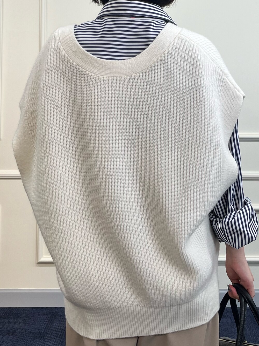 「レイヤードスタイル、秋コーデ、オトナ女子、お出かけコーデ、ゆるコーデ、低身長、低身長コーデ、低身長女子、シャツスタイル、ベスト、ゆったりコーデ、ゆったりシルエット」｜「NOLLEY’Sの《手洗い可能》TRINITY 2WAYベスト（ベスト、ホワイト系）」を使った、KAKOさん（レディース・148cm）の秋コーディネートの7枚目の写真