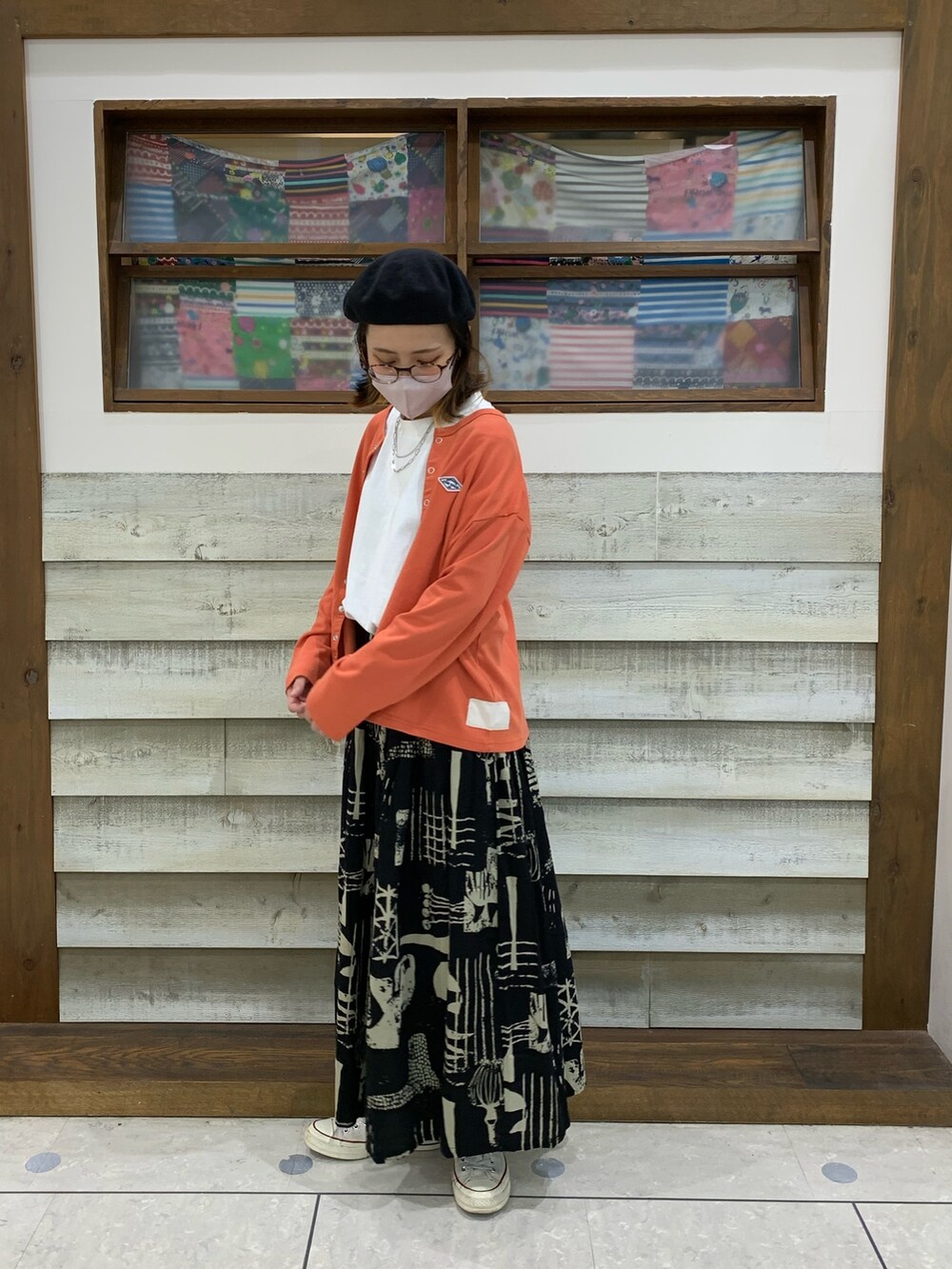「春夏コーデ、お出かけコーデ、カジュアルコーデ、楽チンコーデ、大人コーデ、大人かわいい、キレイめカジュアル、メガネ女子、ＵＶカット」｜「CUBE SUGARの抗菌防臭加工フレンチスリーブプルオーバーTシャツ（Tシャツ/カットソー、ホワイト系）」を使った、CUBE SUGAR 近江八幡店さん（レディース・158cm）の春コーディネートの2枚目の写真