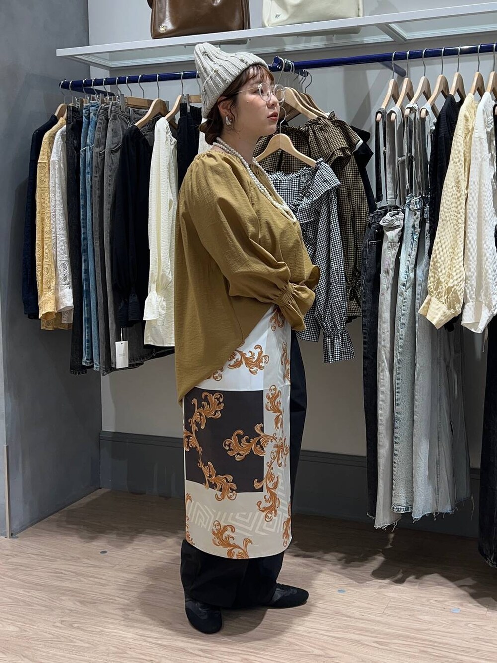 「カジュアル、シンプルコーデ、体型カバー、着痩せ・細見え、ママコーデ、大人女子カジュアル_LOWRYS FARM、シンプルネイル、大人カジュアル」｜「LOWRYS FARMのパールタレンネックレス　249411（ネックレス、ベージュ系）」を使った、m.pocさん（レディース・160cm）の冬コーディネートの2枚目の写真