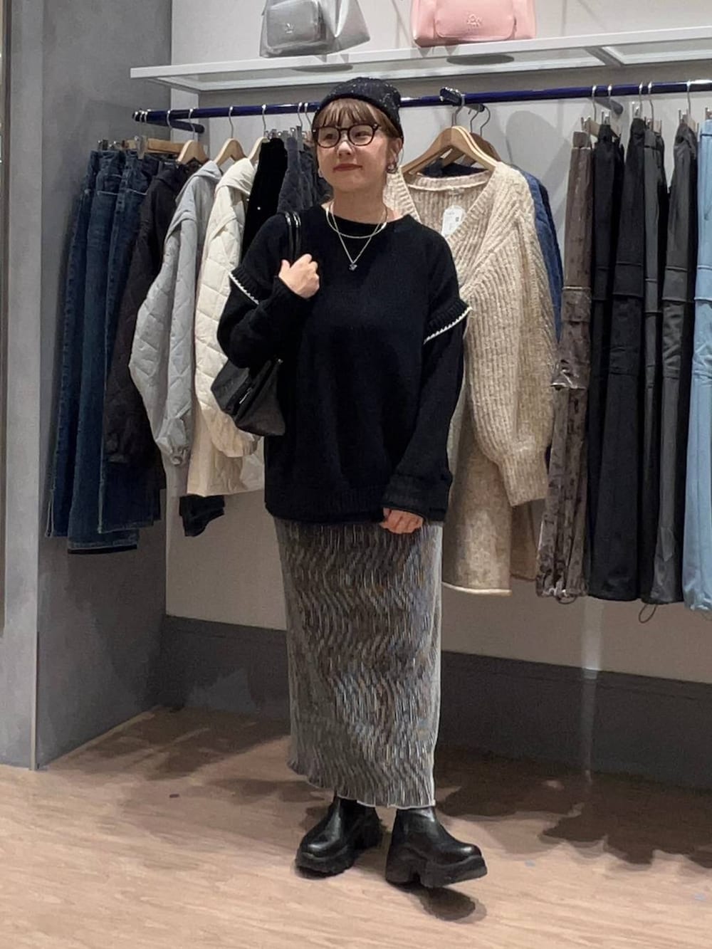 「大人女子カジュアル_LOWRYS FARM、シンプルネイル、シンプルコーデ、大人カジュアル、体型カバー、着痩せ・細見え、カジュアル、ママコーデ」|「LOWRYS FARMのキルティングブルゾン 116441(ブルゾン、グリーン系)」を使った、m.pocさん(レディース・160cm)の秋コーディネートの7枚目の写真