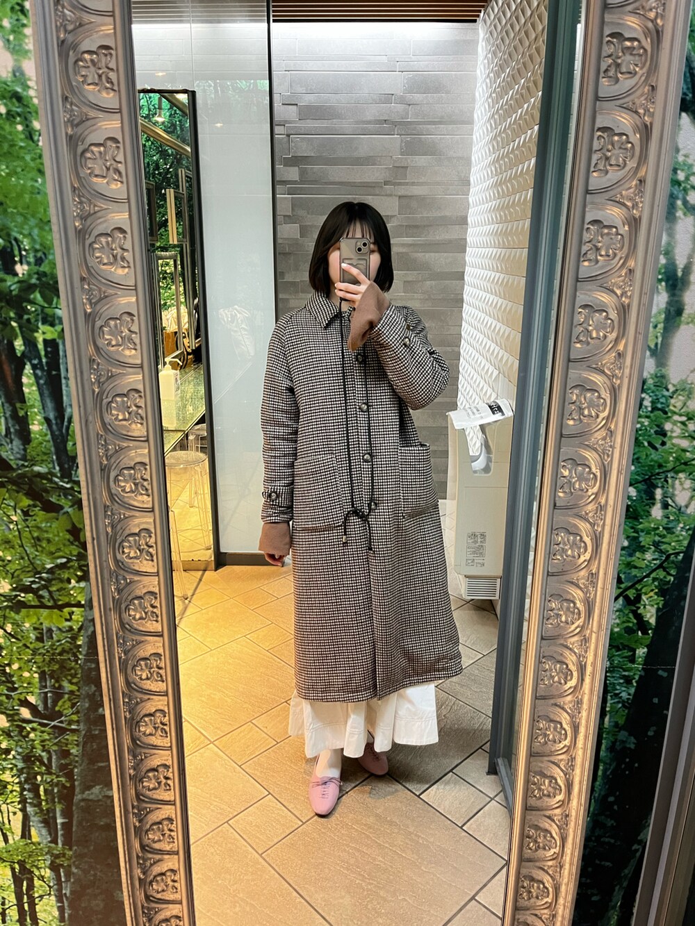 「ZARAのアイテム（ワンピース、ホワイト系）」を使った、Sharonさん（レディース・162cm）の冬コーディネートの2枚目の写真
