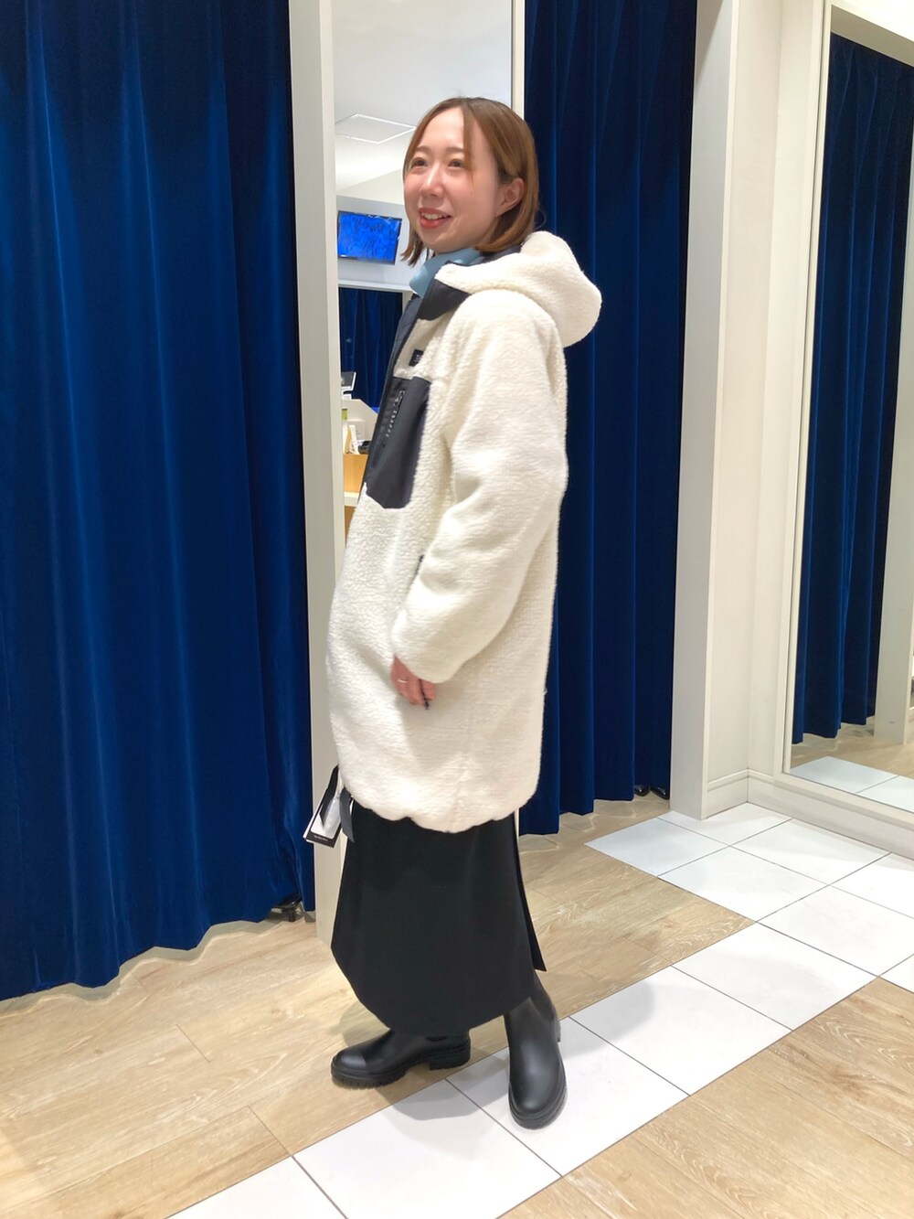 「タートルネック、休日スタイル、冬アウター、お出かけコーデ、オトナカジュアル、カジュアルコーデ、大人コーデ、リラックススタイル、冬服、スカートスタイル、ニット、ニットコーデ、アウター、ボアコート、TAION」｜「NOLLEY’Sの《セットアップ対応》《手洗い可能》ダブルジャージタイトミディスカート（スカート、ブラック系）」を使った、aikoさん（レディース・158cm）の冬コーディネートの3枚目の写真