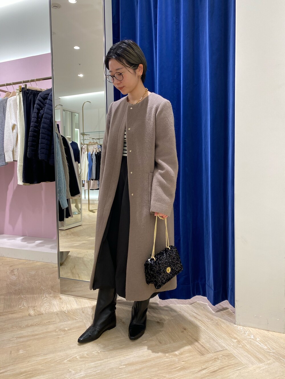 「冬コーデ、秋冬コーデ、大人かわいい、シンプル、お出かけコーデ、あったかコーデ、キレイめ、シンプルスタイル、モノトーン、低身長女子、大人可愛い、冬のコーデ、ワンピース、バルーンスカート」｜「NOLLEY’Sのノーカラーシャギーコート（ノーカラーコート、ブラウン系）」を使った、taki chanさん（骨格ストレート・レディース・155cm）の冬コーディネートの3枚目の写真