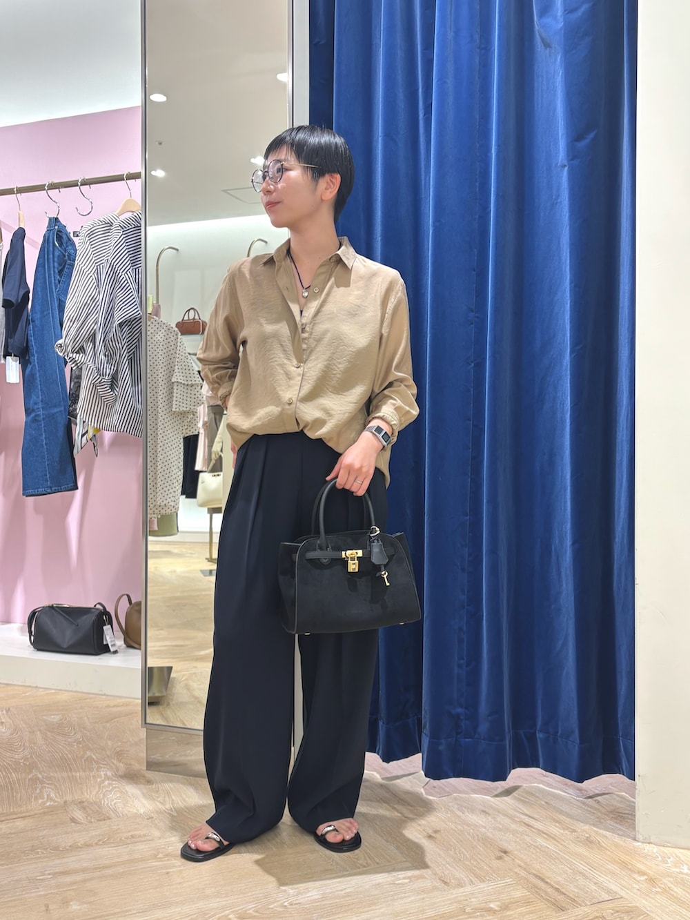 「シアートップス、夏ルックで気分アップ、夏服コーデ、オトナ女子、シンプルスタイル、今日のコーデ、ootd、秋コーデ、休日スタイル、おしゃれさんと繋がりたい、パンツスタイル、きれいめカジュアル、オトナカジュアル」｜「NOLLEY’S Sophiの《セットアップ対応》シアーローン２WAYシャツ（シャツ/ブラウス、ブラウン系）」を使った、taki chanさん（骨格ストレート・レディース・155cm）の夏コーディネートの2枚目の写真