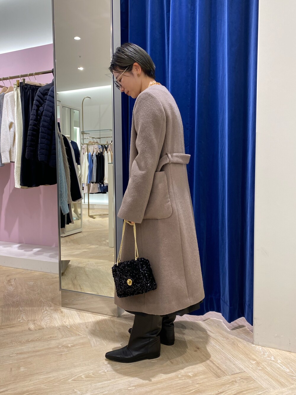 「冬コーデ、秋冬コーデ、大人かわいい、シンプル、お出かけコーデ、あったかコーデ、キレイめ、シンプルスタイル、モノトーン、低身長女子、大人可愛い、冬のコーデ、ワンピース、バルーンスカート」｜「NOLLEY’Sのノーカラーシャギーコート（ノーカラーコート、ブラウン系）」を使った、taki chanさん（骨格ストレート・レディース・155cm）の冬コーディネートの4枚目の写真