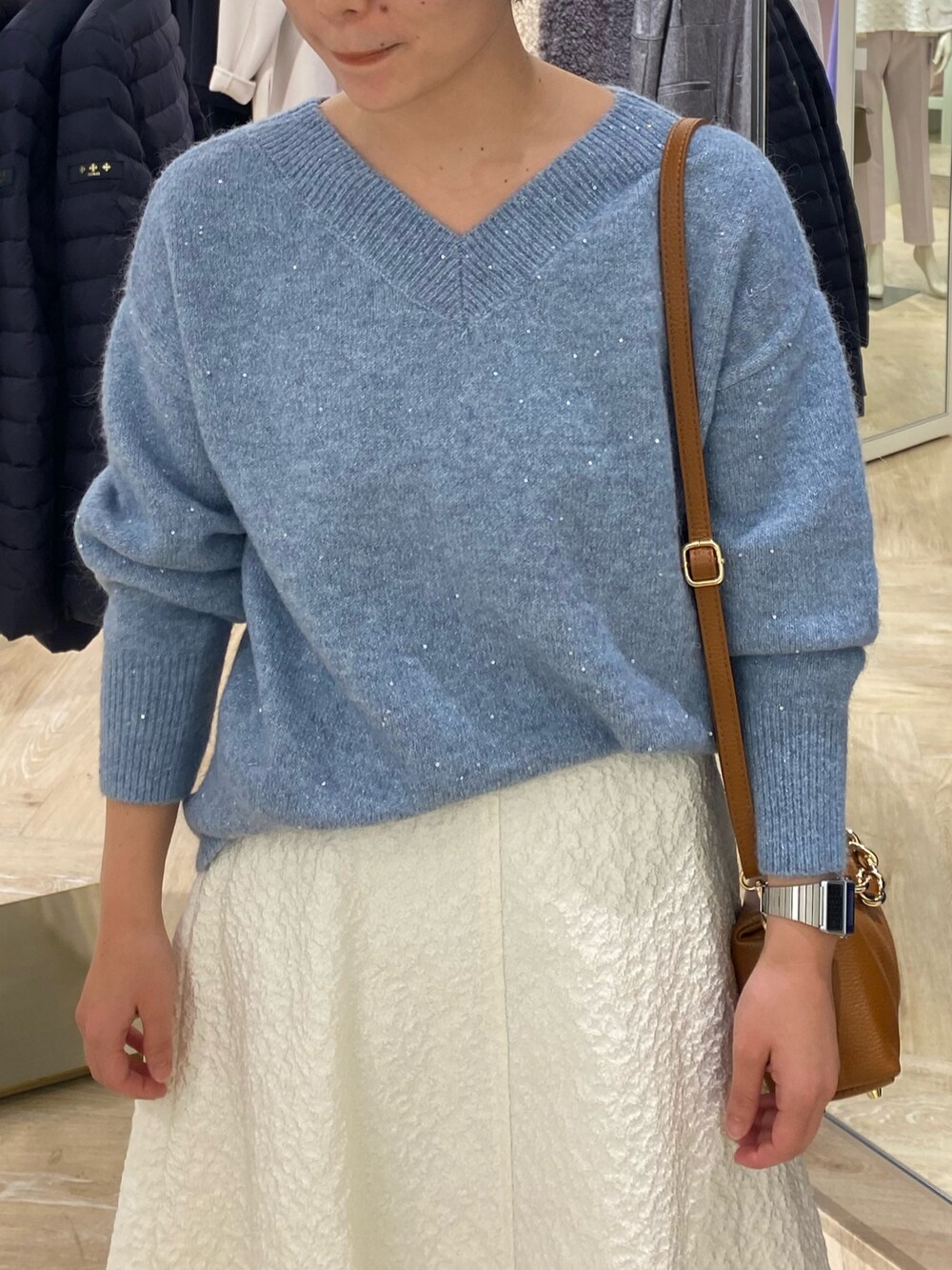 「最近のいい感じコーデ、休日スタイル、ラクチンコーデ、大人女子、ニットコーデ、大人かわいい、スカートコーデ、きれいめカジュアル、あったかコーデ、お洒落さんとつながりたい、大人カジュアル、キレイめコーデ、シンプルコーデ」｜「NOLLEY’S Sophiのモヘヤラメスパンコール2WAYプルオーバーニット（ニット/セーター、ブルー系）」を使った、taki chanさん（レディース・155cm）の冬コーディネートの3枚目の写真