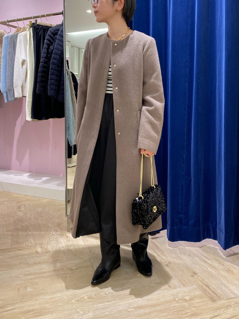 「冬コーデ、秋冬コーデ、大人かわいい、シンプル、お出かけコーデ、あったかコーデ、キレイめ、シンプルスタイル、モノトーン、低身長女子、大人可愛い、冬のコーデ、ワンピース、バルーンスカート」｜「NOLLEY’Sのノーカラーシャギーコート（ノーカラーコート、ブラウン系）」を使った、taki chanさん（骨格ストレート・レディース・155cm）の冬コーディネートの2枚目の写真
