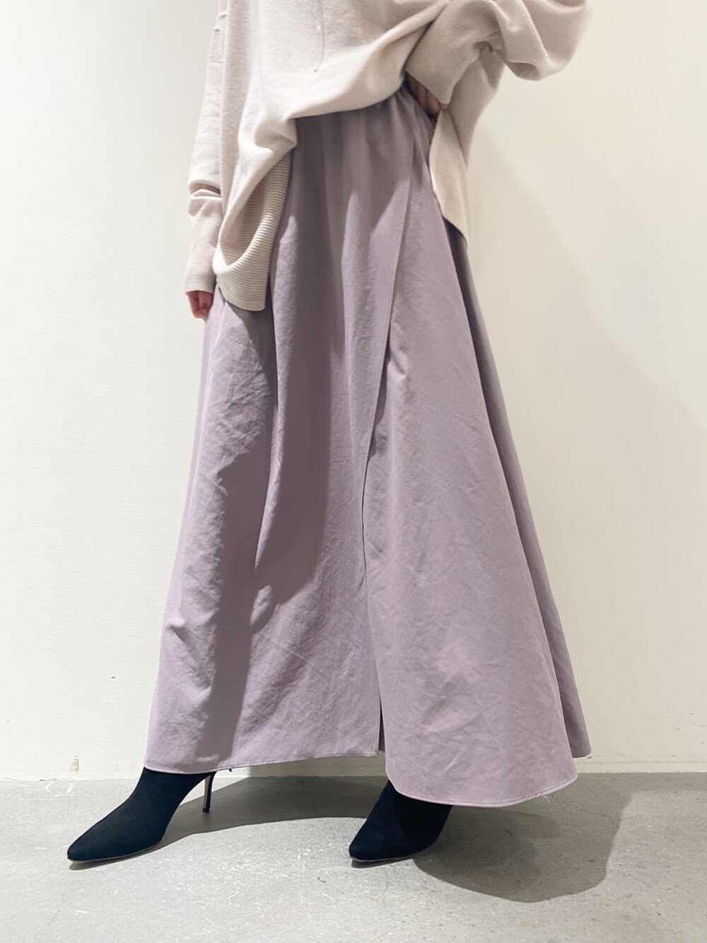 「カオス、大人カジュアル、休日スタイル、シンプル、ニット/セーター、きれいめカジュアル、スカート、ハイネック、ロングワンピース、ワントーンコーデ、大人ガーリー、ピンク、ロングスカート、秋コーデ、フェミニン」｜「Chaosの【セットアップ】クレーニットタートルネックプルオーバー（ニット/セーター、ピンク系）」を使った、chaos_mihoさん（レディース・162cm）の秋コーディネートの4枚目の写真