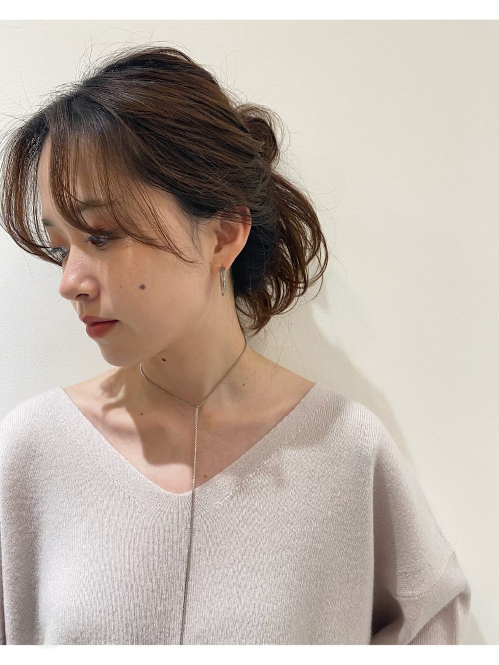 「カオス、秋コーデ、大人カジュアル、休日スタイル、シンプル、ニット/セーター、リラックススタイル、きれいめカジュアル、パンツスタイル、大人ガーリー、シルバーアクセサリー、ピンク、デニム、カジュアル、フェミニン」｜「Chaosの【セットアップ】クレースムースニットＶネックプルオーバー（ニット/セーター、ピンク系）」を使った、chaos_mihoさん（レディース・162cm）の秋コーディネートの4枚目の写真