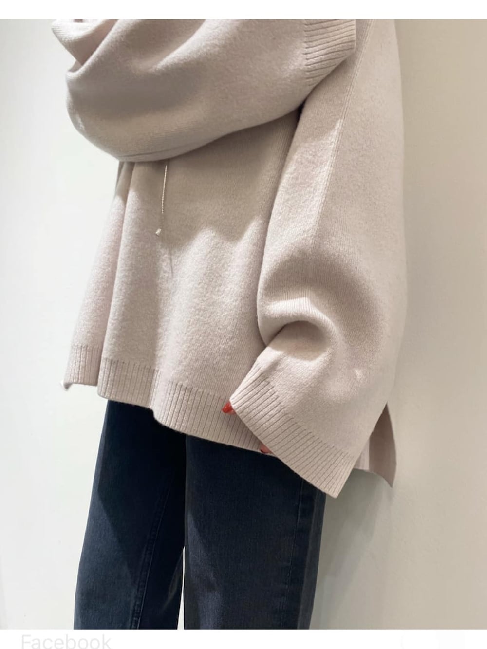 「カオス、秋コーデ、大人カジュアル、休日スタイル、シンプル、ニット/セーター、リラックススタイル、きれいめカジュアル、パンツスタイル、大人ガーリー、シルバーアクセサリー、ピンク、デニム、カジュアル、フェミニン」｜「Chaosの【セットアップ】クレースムースニットＶネックプルオーバー（ニット/セーター、ピンク系）」を使った、chaos_mihoさん（レディース・162cm）の秋コーディネートの3枚目の写真