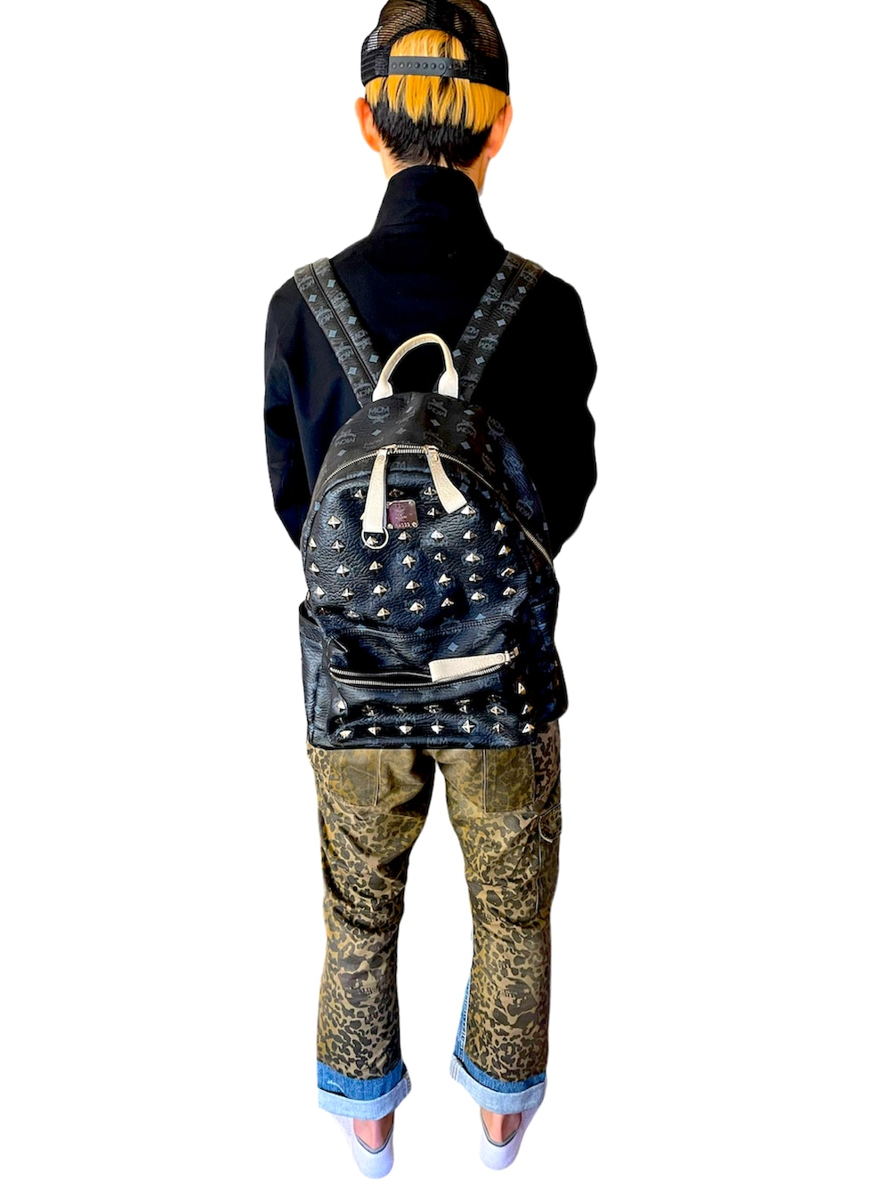 「キャップ、デニムパンツ、ジャージ、Chrome Hearts、Y-3、hystericglamour、MCM、ストリート、ロック、アメカジ、韓国ファッション、お洒落さんとつながりたい、柄、美容師、服好きな人と繋がりたい」｜「Y-3のアイテム（ジャケット/アウター、ブラック系）」を使った、ゆうさん（メンズ・178cm）の春コーディネートの2枚目の写真