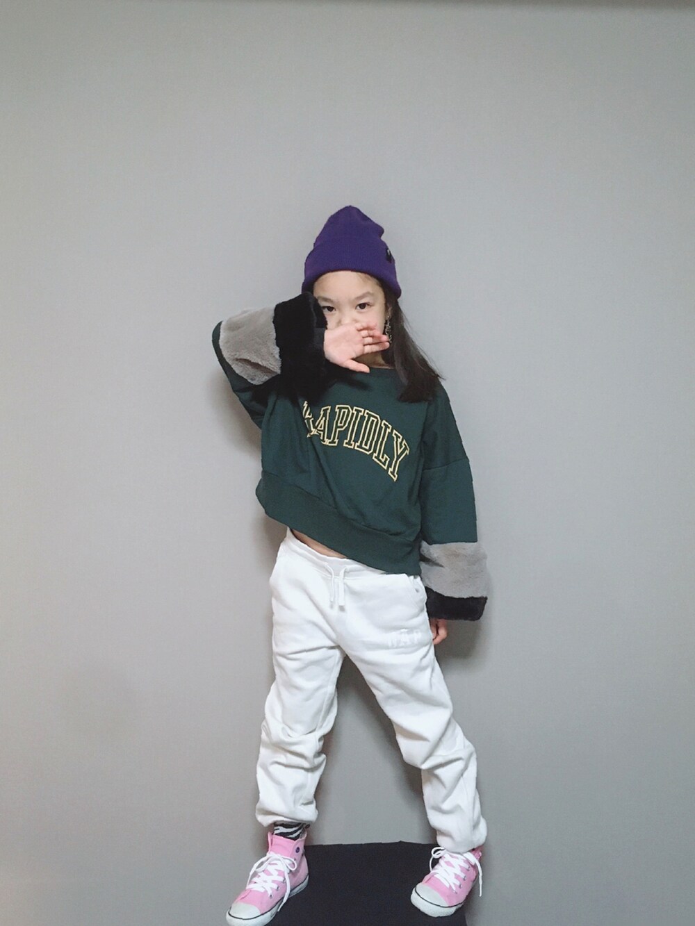 「グリーン、ニット帽、カレッジ、ストリート、GAP、オーバーサイズ、休日スタイル、ロゴスウェット、プチプラ、ハイカットスニーカー、ノースフェイス、小学生、バースデイ、秋冬コーデ、おんなのこ」｜「Birthdayのアイテム（スウェット、グリーン系）」を使った、naーtan♡さん（キッズ・120cm）の秋コーディネートの2枚目の写真