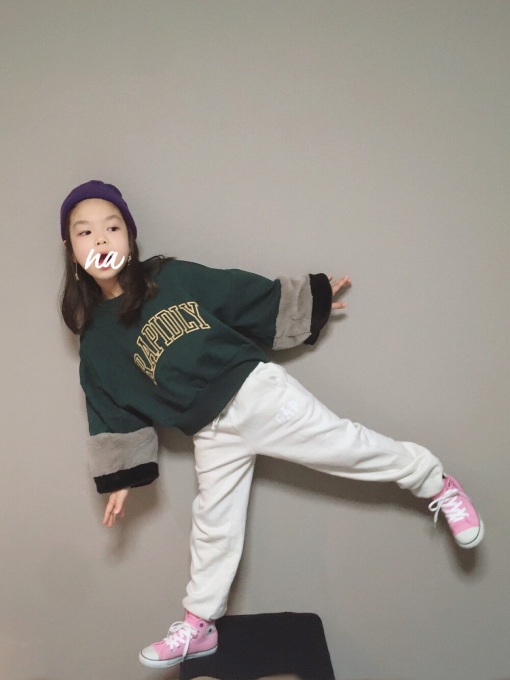 「グリーン、ニット帽、カレッジ、ストリート、GAP、オーバーサイズ、休日スタイル、ロゴスウェット、プチプラ、ハイカットスニーカー、ノースフェイス、小学生、バースデイ、秋冬コーデ、おんなのこ」｜「Birthdayのアイテム（スウェット、グリーン系）」を使った、naーtan♡さん（キッズ・120cm）の秋コーディネートの4枚目の写真