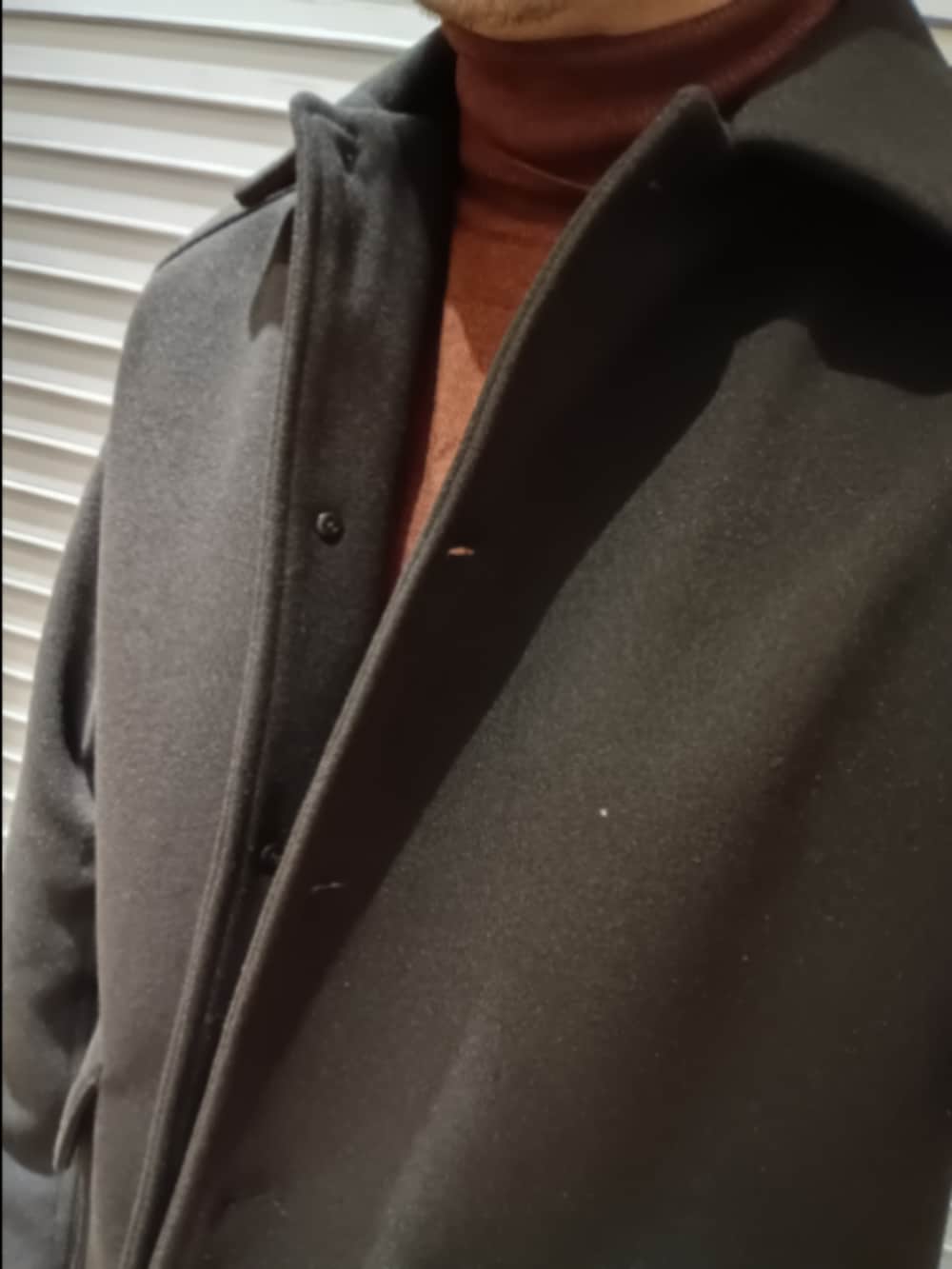 ブラウン系のその他アウターを着用したメンズの秋コーディネートの2枚目の写真