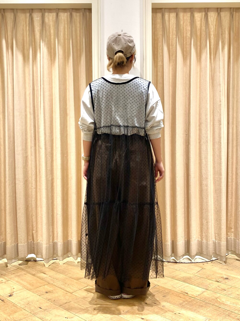 「チュールワンピ、Samansa Mos2、プリントT、ドット、リボンパンツ、カジュアルガーリー」｜「Samansa Mos2のネコ転写プリントカットソー（Tシャツ/カットソー、グレー系）」を使った、muttyさん（レディース・152cm）の秋コーディネートの5枚目の写真