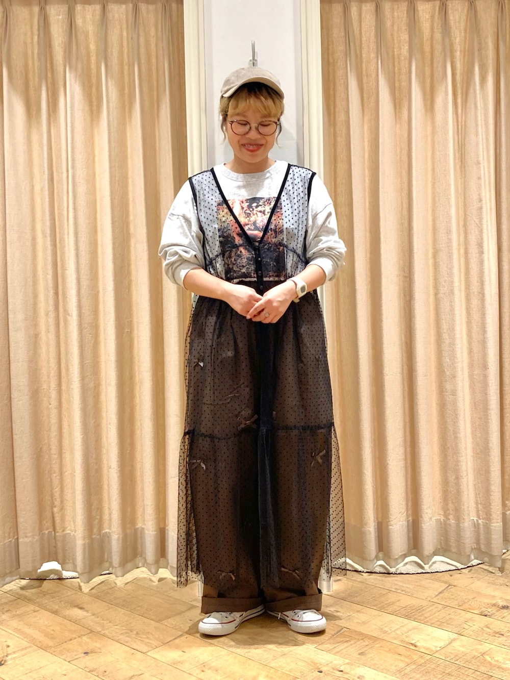 「チュールワンピ、Samansa Mos2、プリントT、ドット、リボンパンツ、カジュアルガーリー」｜「Samansa Mos2のネコ転写プリントカットソー（Tシャツ/カットソー、グレー系）」を使った、muttyさん（レディース・152cm）の秋コーディネートの3枚目の写真