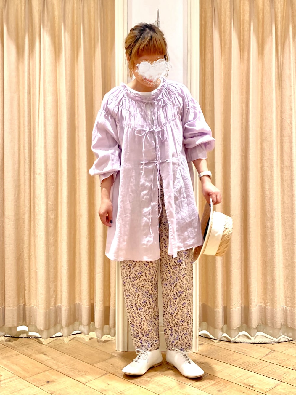 「Samansa Mos2、サマンサ モスモス(Samansa Mos2)、SM2、リネン、チュニック、小花柄パンツ、小花柄、ラベンダー、カンカン帽、春ファッション」｜「Samansa Mos2の【Water less Linen】前後2WAYギャザーチュニック（チュニック、パープル系）」を使った、muttyさん（レディース・152cm）の春コーディネートの2枚目の写真