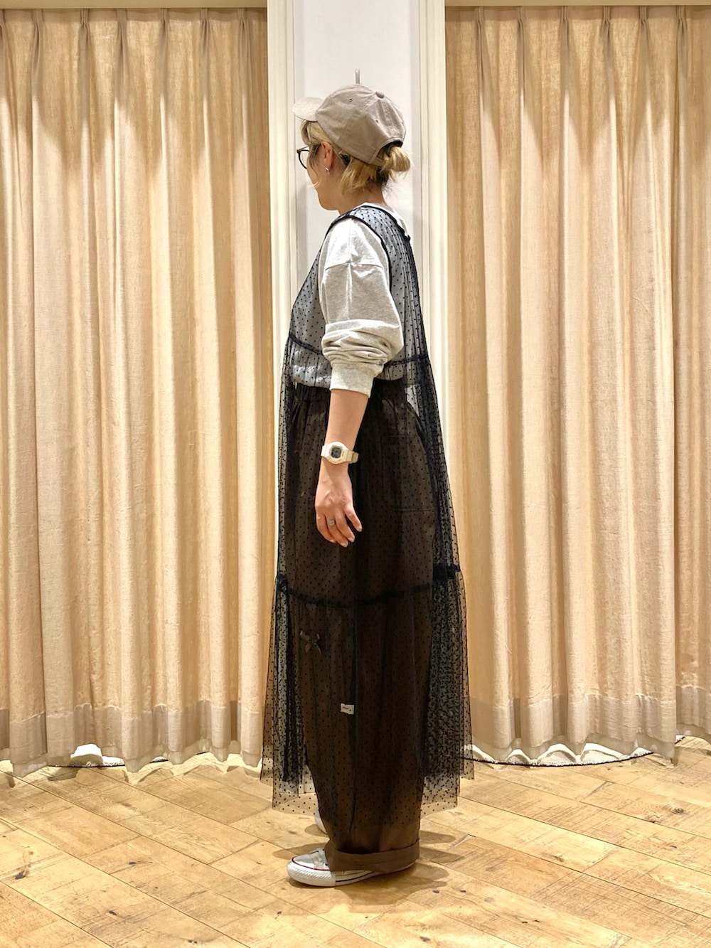 「チュールワンピ、Samansa Mos2、プリントT、ドット、リボンパンツ、カジュアルガーリー」｜「Samansa Mos2のネコ転写プリントカットソー（Tシャツ/カットソー、グレー系）」を使った、muttyさん（レディース・152cm）の秋コーディネートの4枚目の写真