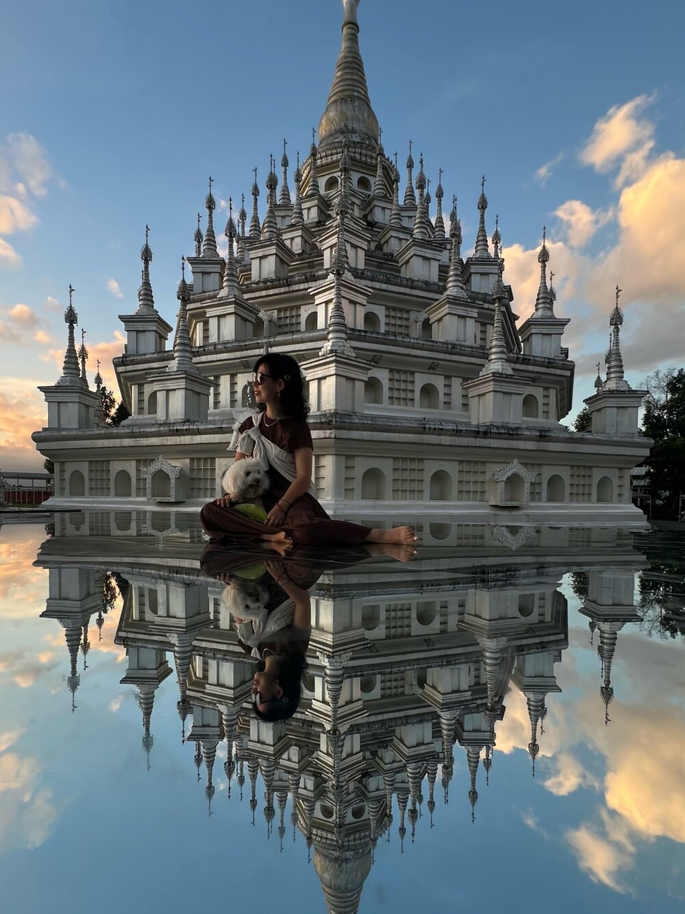 その他の扇子/うちわを着用したレディースの秋コーディネートの3枚目の写真