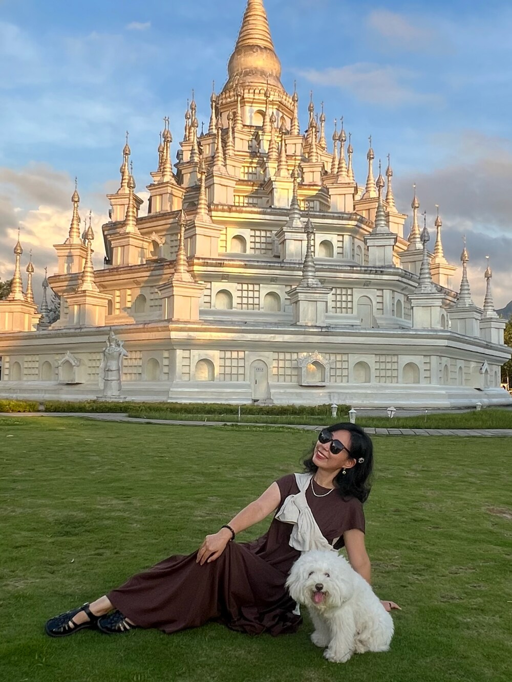 その他の扇子/うちわを着用したレディースの秋コーディネートの4枚目の写真