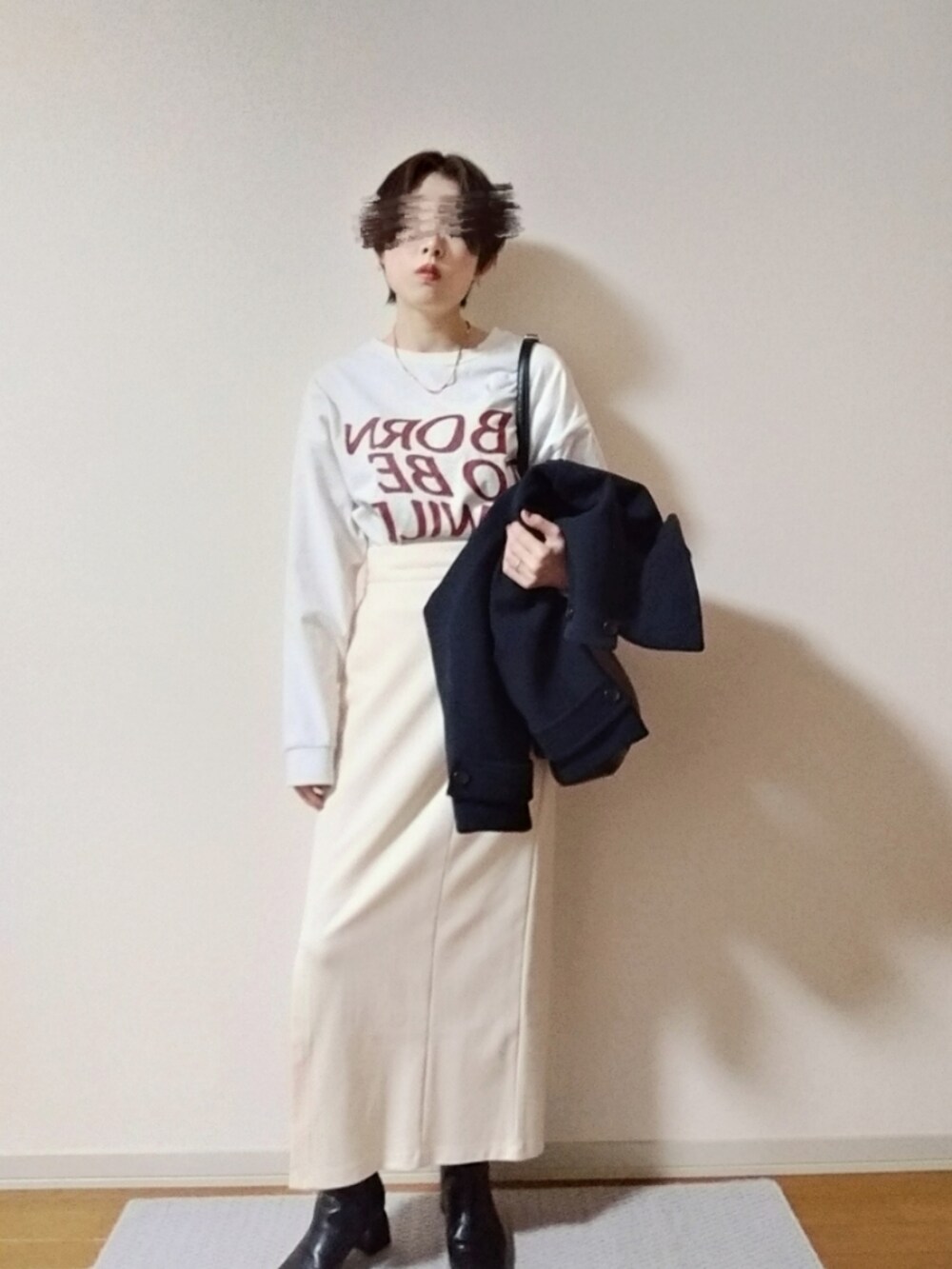 その他のジャケット/アウター、その他のTシャツ/カットソー、ブラック系のショルダーバッグを着用したレディースの秋コーディネートの2枚目の写真