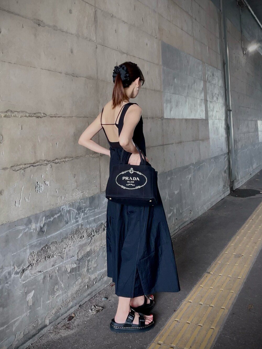 YURI｜PRADAのトートバッグを使ったコーディネート - WEAR