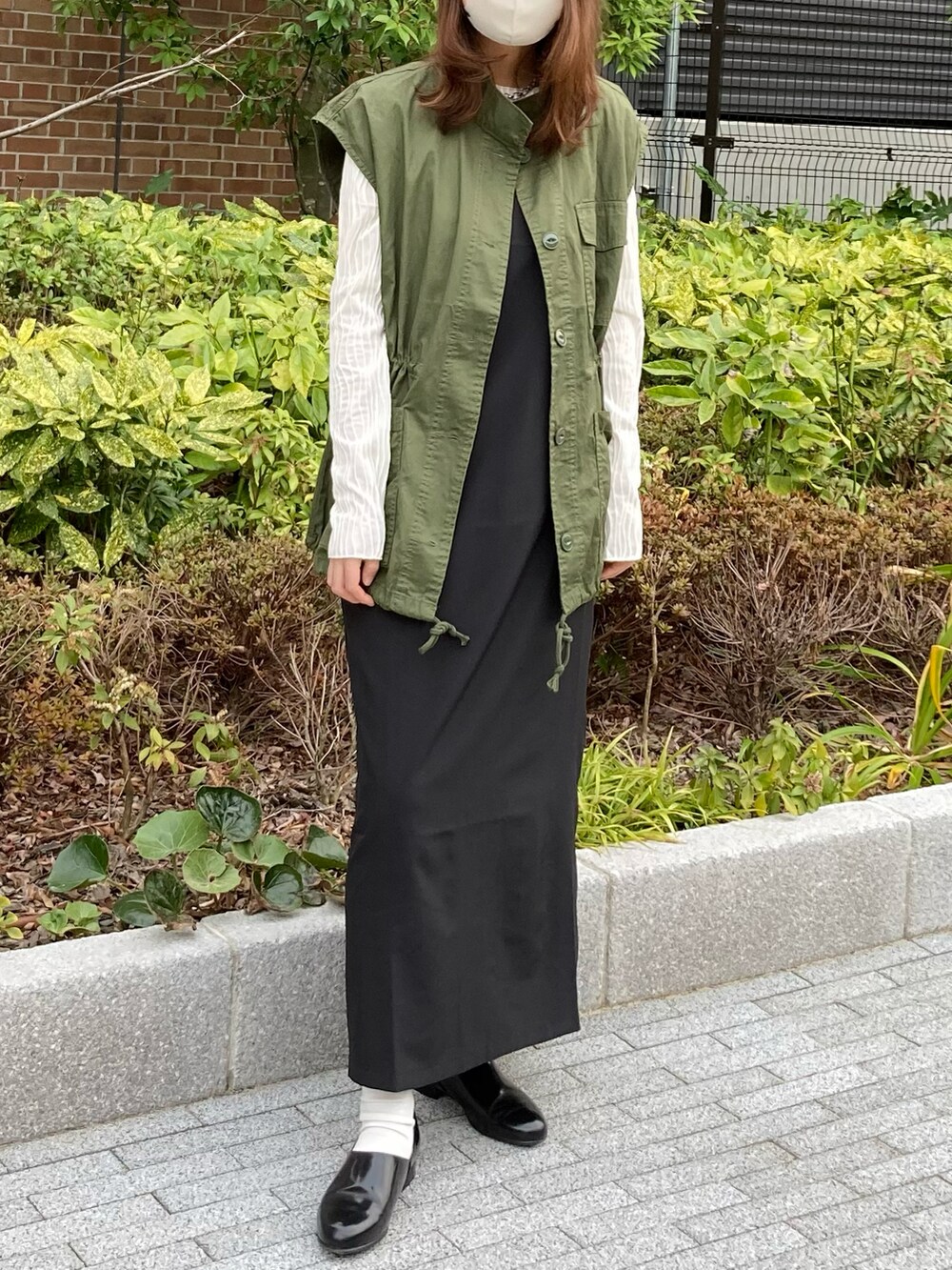 「春服デビュー宣言、シンプルコーデ、きれいめカジュアル、春アウター、キャミワンピ、プチプラ、春服みてみて、大人コーデ、apretro、sakishimatokyo、おしゃれさんと繋がりたい、ビッグシルエット、#春コーデ、着回しコーデ、ベスト」｜「ap retroのウェーブストライプメロウプルオーバー（Tシャツ/カットソー、ホワイト系）」を使った、strawberryさん（骨格ナチュラル・レディース・164cm）の春コーディネートの3枚目の写真