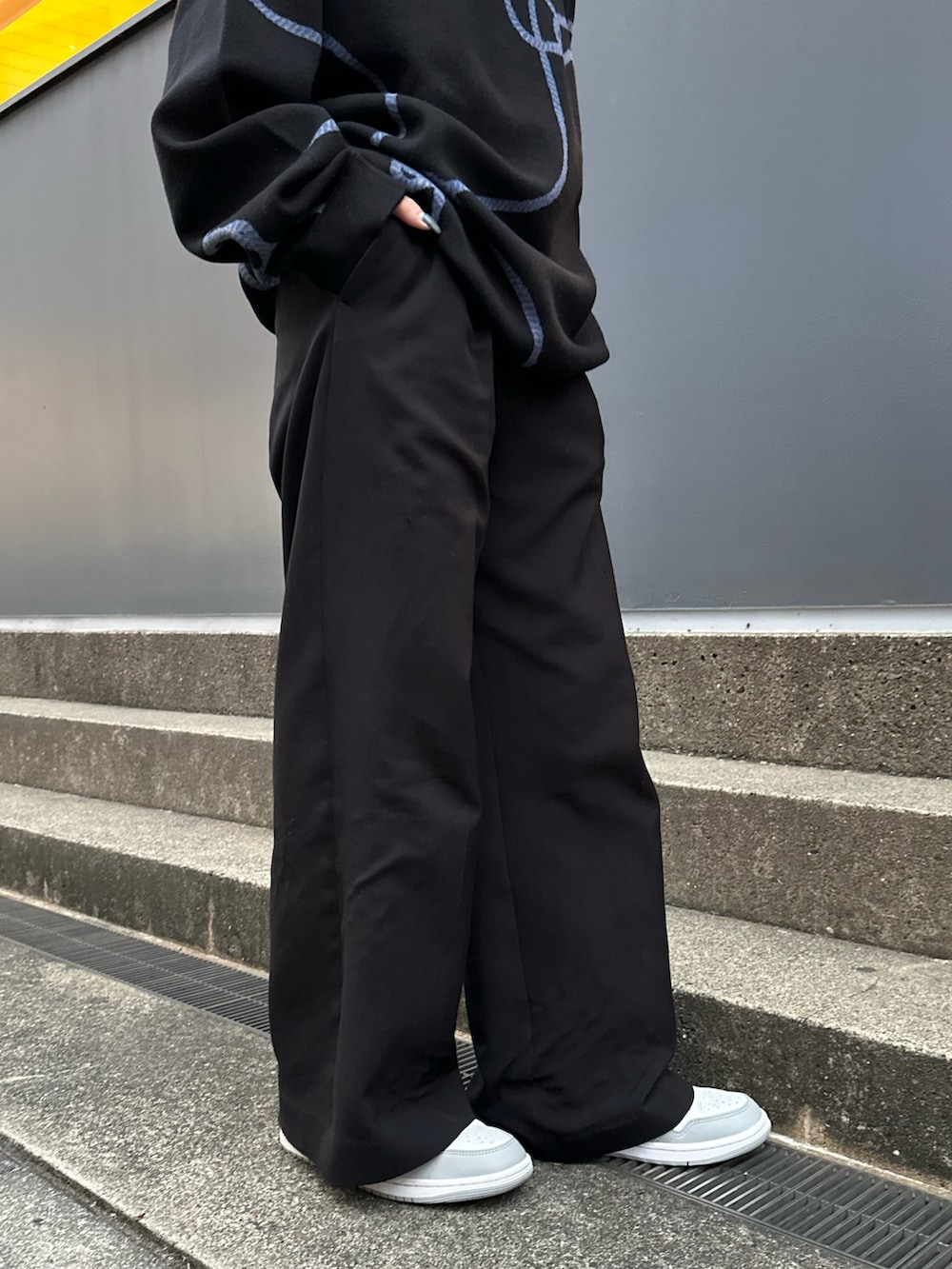 「Lui's、ルイス(Lui's)、柄ニット、柄ニットコーデ、ニットコーデ、ニット、ブラックコーデ、ブラックコーディネート、モノトーンコーデ、メンズライクコーデ、メンズライク女子、モードカジュアル、モードストリート、秋のコーデ、秋服コーデ」｜「Lui'sのロープ柄ジャガードニット（ニット/セーター、ブラック系）」を使った、mi-さん（レディース・156cm）の秋コーディネートの7枚目の写真