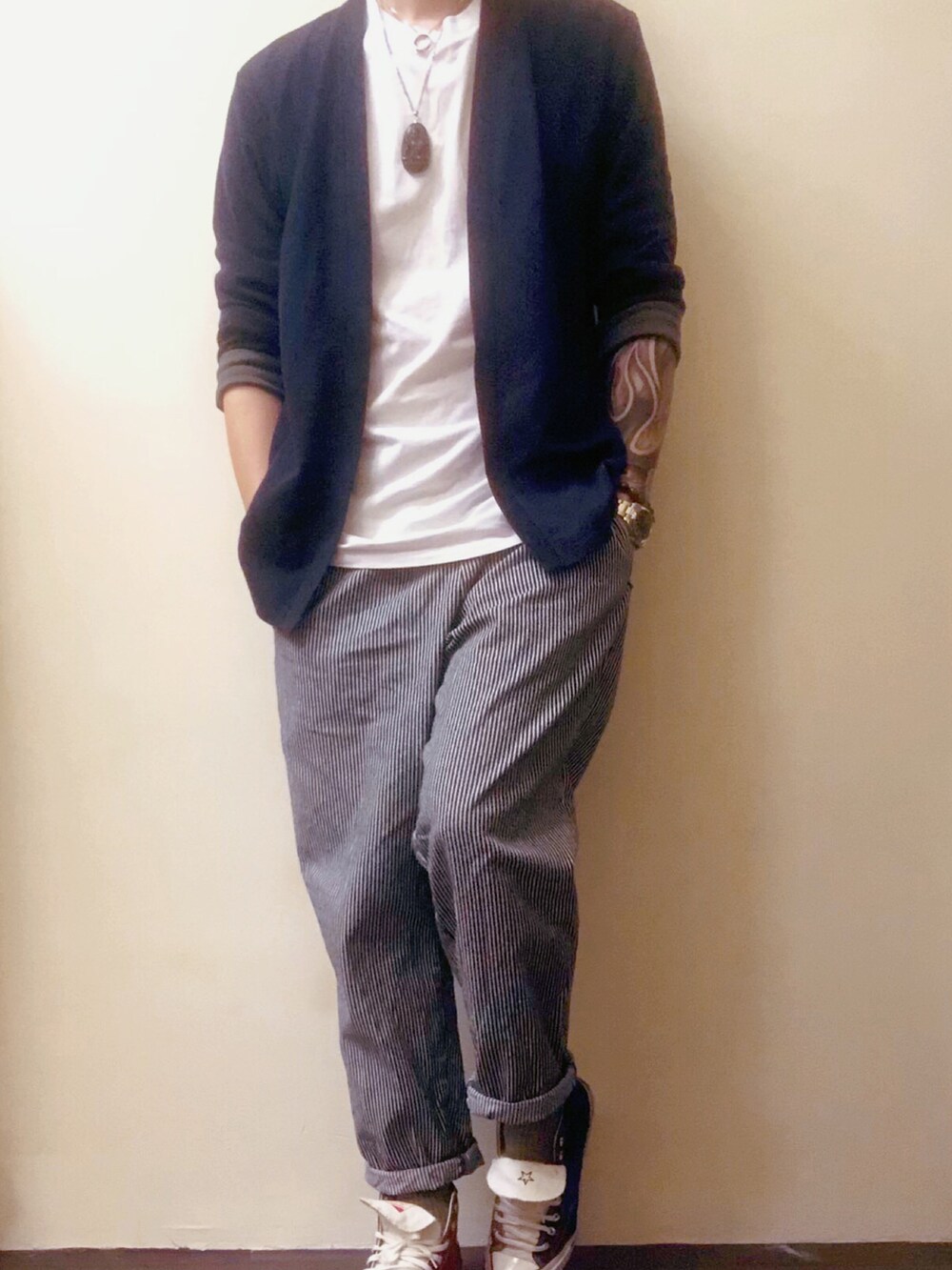 「ootd、vintage、街頭穿搭、休閒、復古、日系極簡、古着MIX、黑白搭配、GU、GLOBAL WORK、converse、白T」｜「GLOBAL WORKのアイテム（アンサンブル、ブルー系）」を使った、hkfreewearさん（メンズ・180cm）の冬コーディネートの3枚目の写真