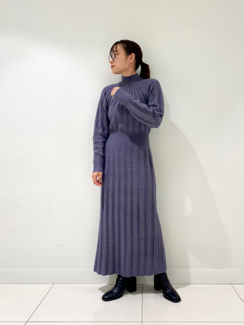 「ブーツ、冬コーデ、ニットワンピース、カラーニット、休日スタイル、プチプラ、SENSEOFPLACE、あったかコーデ、メガネ女子、マイベストコーデ2021」｜「SENSE OF PLACE by URBAN RESEARCHのストレッチアルパカウエストマークワンピース（ワンピース、ブルー系）」を使った、　AMIさん（レディース・158cm）の冬コーディネートの2枚目の写真