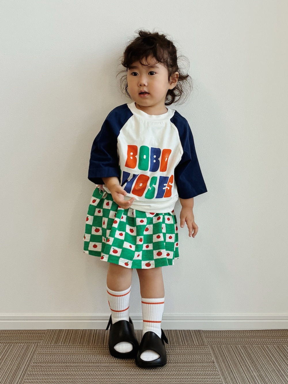 その他のTシャツ/カットソー、その他のTシャツ/カットソー、ホワイト系のその他パンツを着用したキッズの夏コーディネートの3枚目の写真