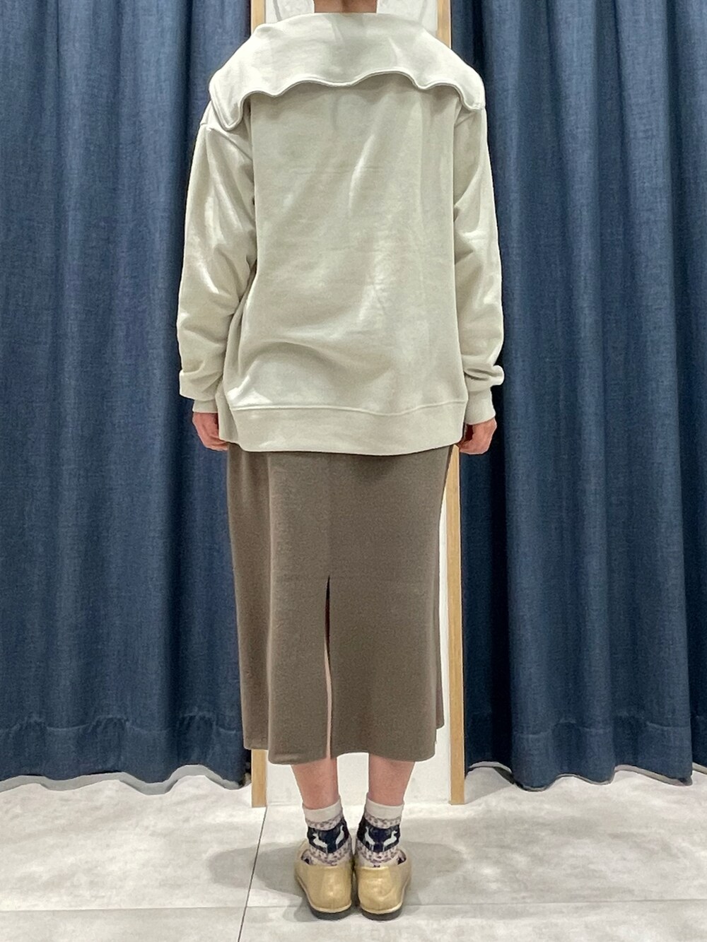 「サマンサモスモスブルー、Samansa Mos2 blue、ハーフジップ、ハーフジップスウェット、ハーフジッププルオーバー、ハーフジップニット、ボーダー、重ね着」｜「Samansa Mos2 blueの裏起毛ハーフジップスウェット（スウェット、グレー系）」を使った、𝚁𝚊𝚒𝚖𝚞 さん（レディース・163cm）の冬コーディネートの2枚目の写真