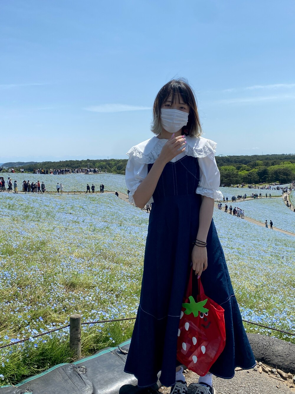 「ごきげんウィーク、春夏コーデ、休日スタイル、ネモフィラ」｜「AllamandaのアソートBIGレース襟／ブラウス（シャツ/ブラウス、ホワイト系）」を使った、xphyllisxさん（レディース・158cm）の春コーディネートの2枚目の写真