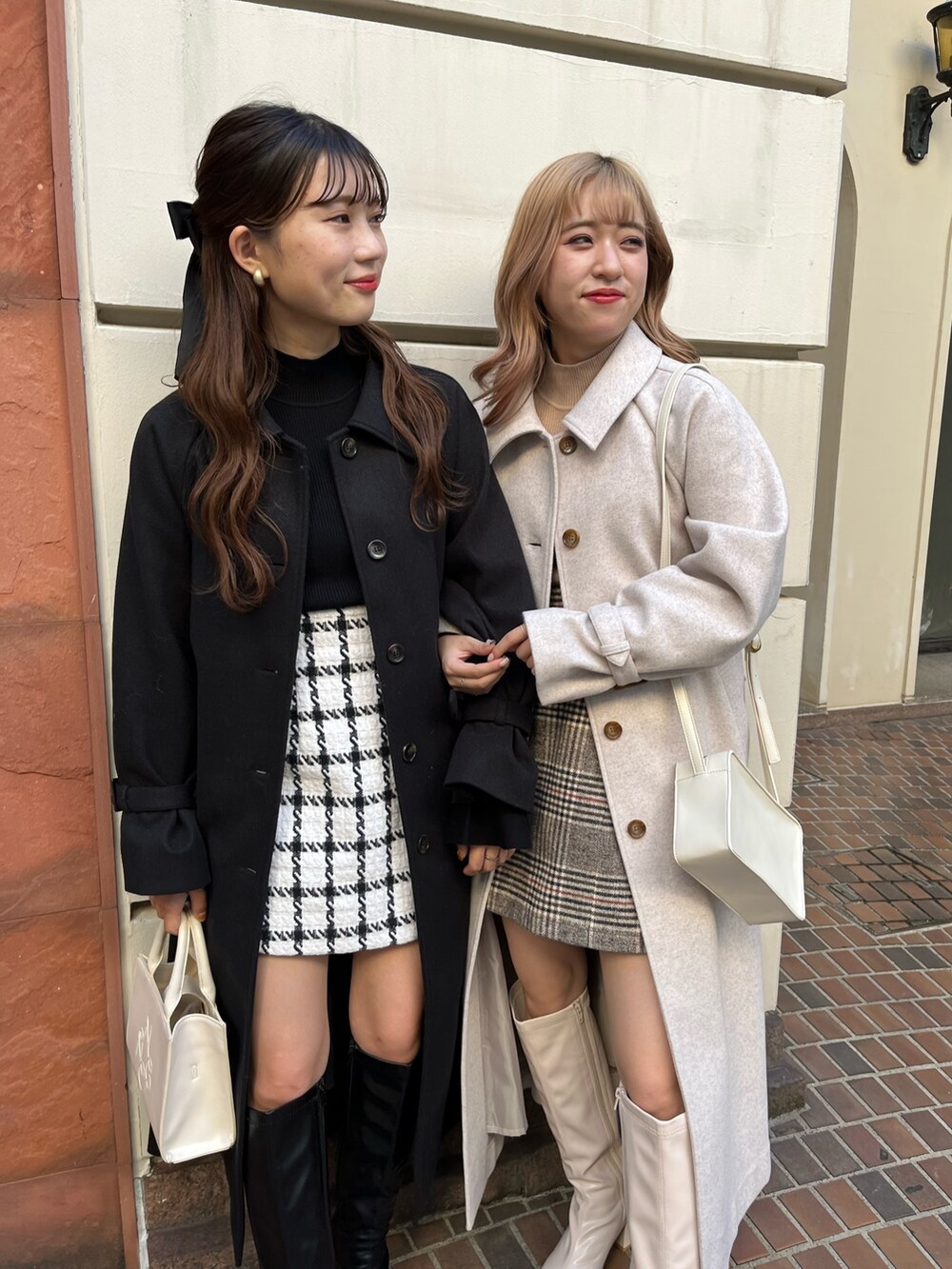 「プチプラ、ロングブーツ、お洒落さんとつながりたい、プチプラコーデ、低身長女子、骨格ウェーブ、ロングコート、ステンカラーコート、ステンカラー、コート」|「one after another NICE CLAUPの【WEB限定色あり】M,Lサイズ/ ステンカラーロングコート(ステンカラーコート、ブラック系)」を使った、C h i iさん(レディース・155cm)の秋コーディネートの2枚目の写真