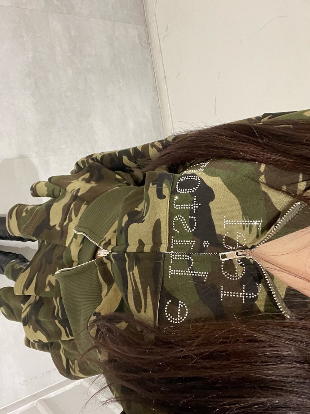 その他のスカート、その他のパーカーを着用したレディースの夏コーディネートの2枚目の写真