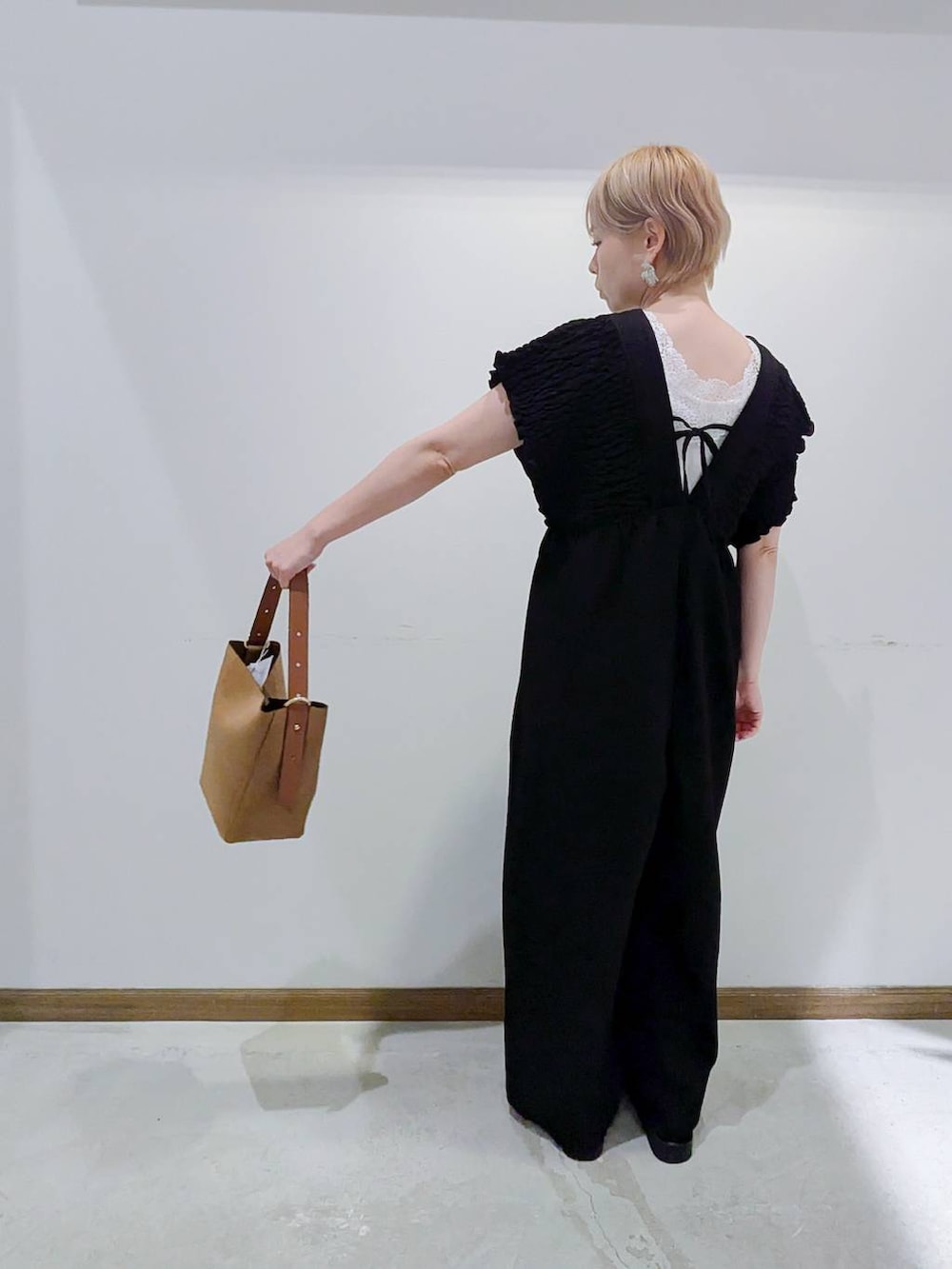 「ベーシック/シンプル、低身長、カジュアル、ママコーデ、GLOBAL WORK、タンクトップ、サンダル、撥水、フェミニン、春コーデ、夏コーデ、秋コーデ、バッグ、ショルダーバッグ」｜「GLOBAL WORKのスペ軽5WAYショルダー/253022（ショルダーバッグ、ブラウン系）」を使った、のみ子さん（レディース・154cm）の夏コーディネートの3枚目の写真