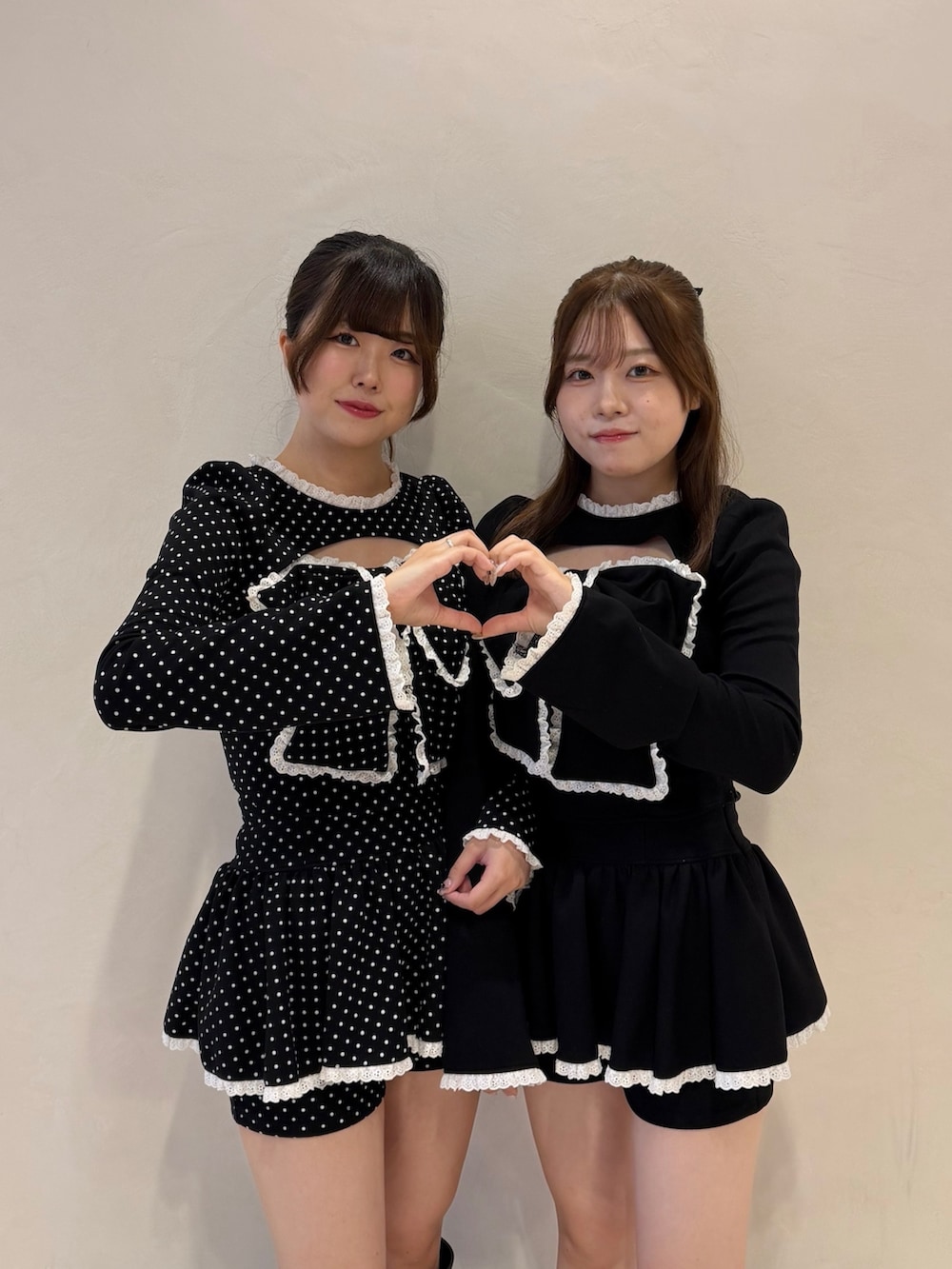 その他のTシャツ/カットソー、ブラック系のTシャツ/カットソー、ブラック系のその他パンツを着用したレディースの秋コーディネートの4枚目の写真