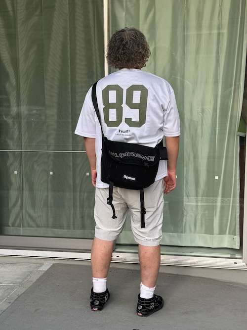 Supreme のアイテムを使った「フットボールシャツ」の人気ファッション