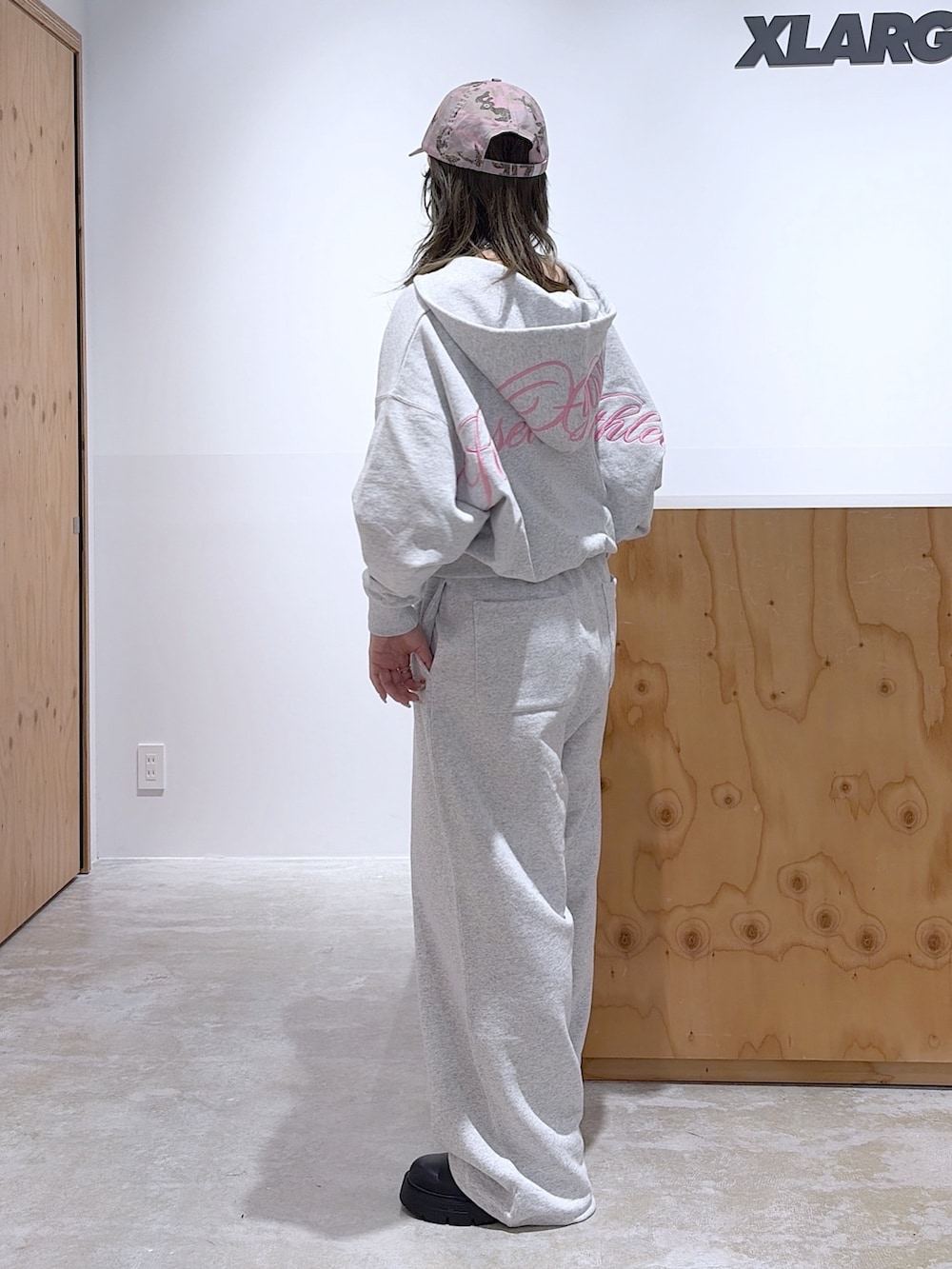 かもも(XLARGE/X-girl金沢（X-girl）)｜Russell Athleticのパーカーを